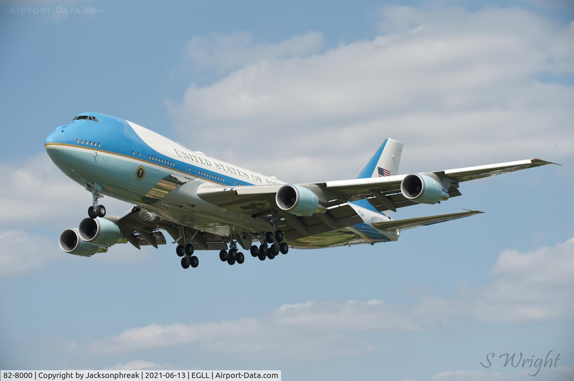 82-8000, 1987 Boeing VC-25A (747-2G4B) C/N 23824, Landing at London Heathrow