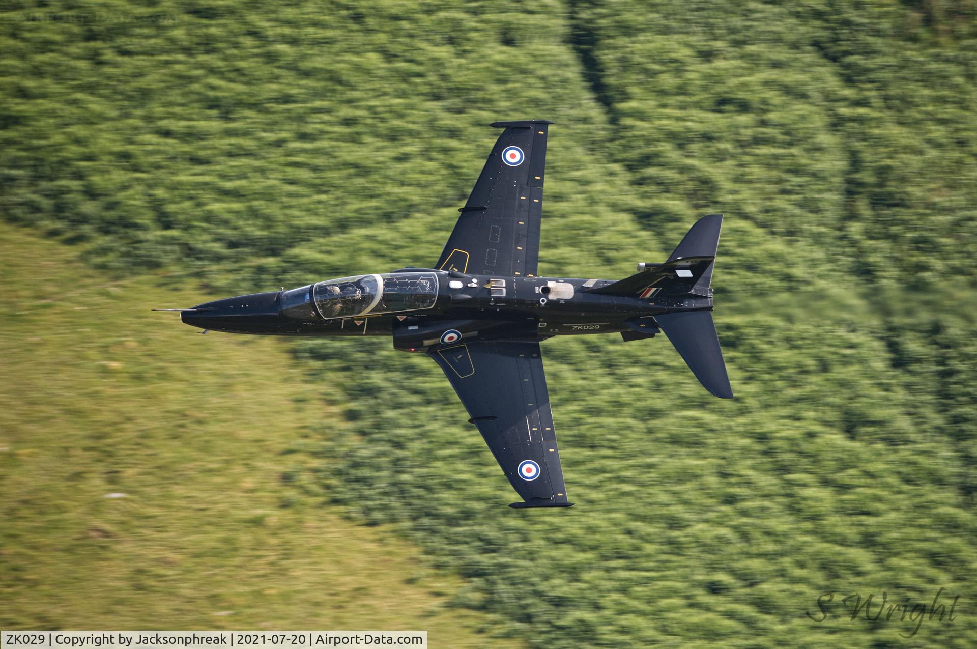 ZK029, 2009 British Aerospace Hawk T2 C/N RT020/1258, Low level at Bwlch Oerdrws, Mach Loop. Wales, UK.