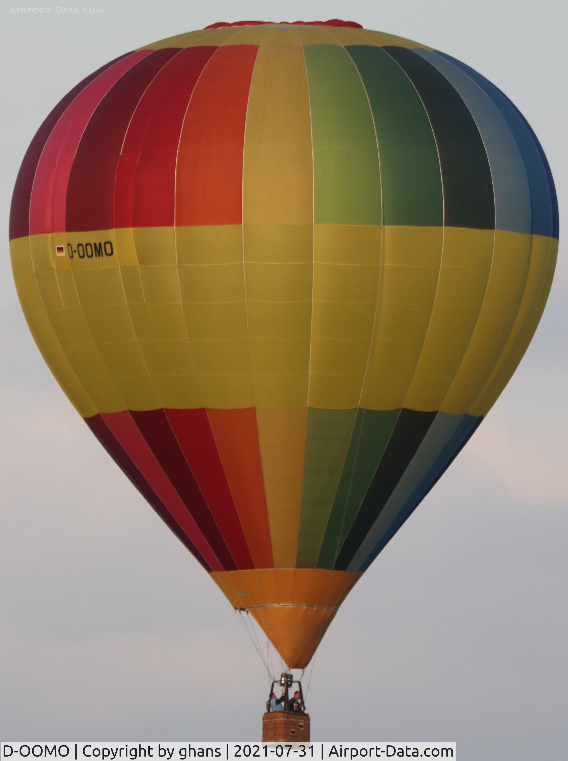 D-OOMO, 1999 Thunder & Colt 120A C/N 4628, @ Chambley