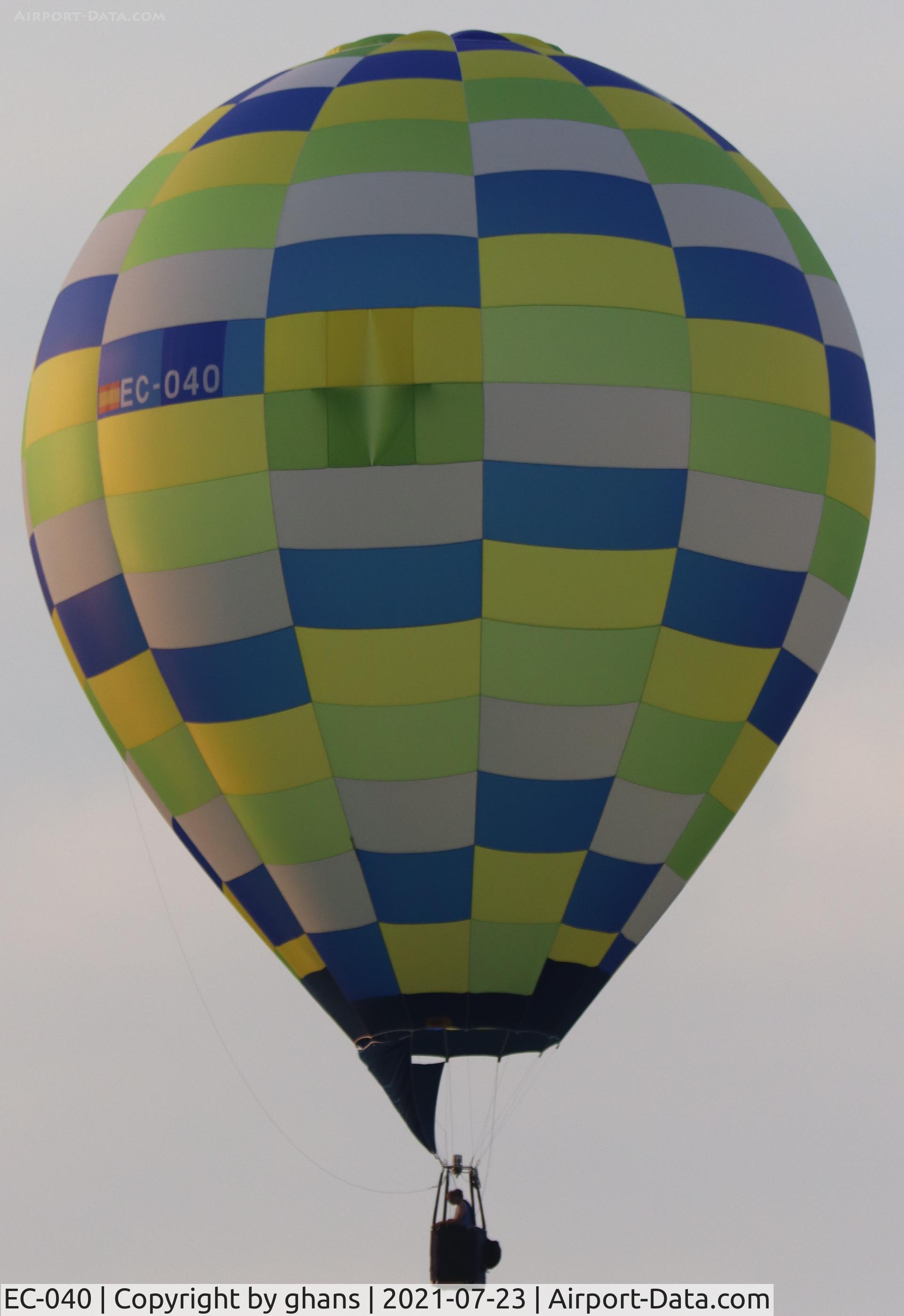 EC-040, UltraMagic B-70 C/N 70/, @ Chambley