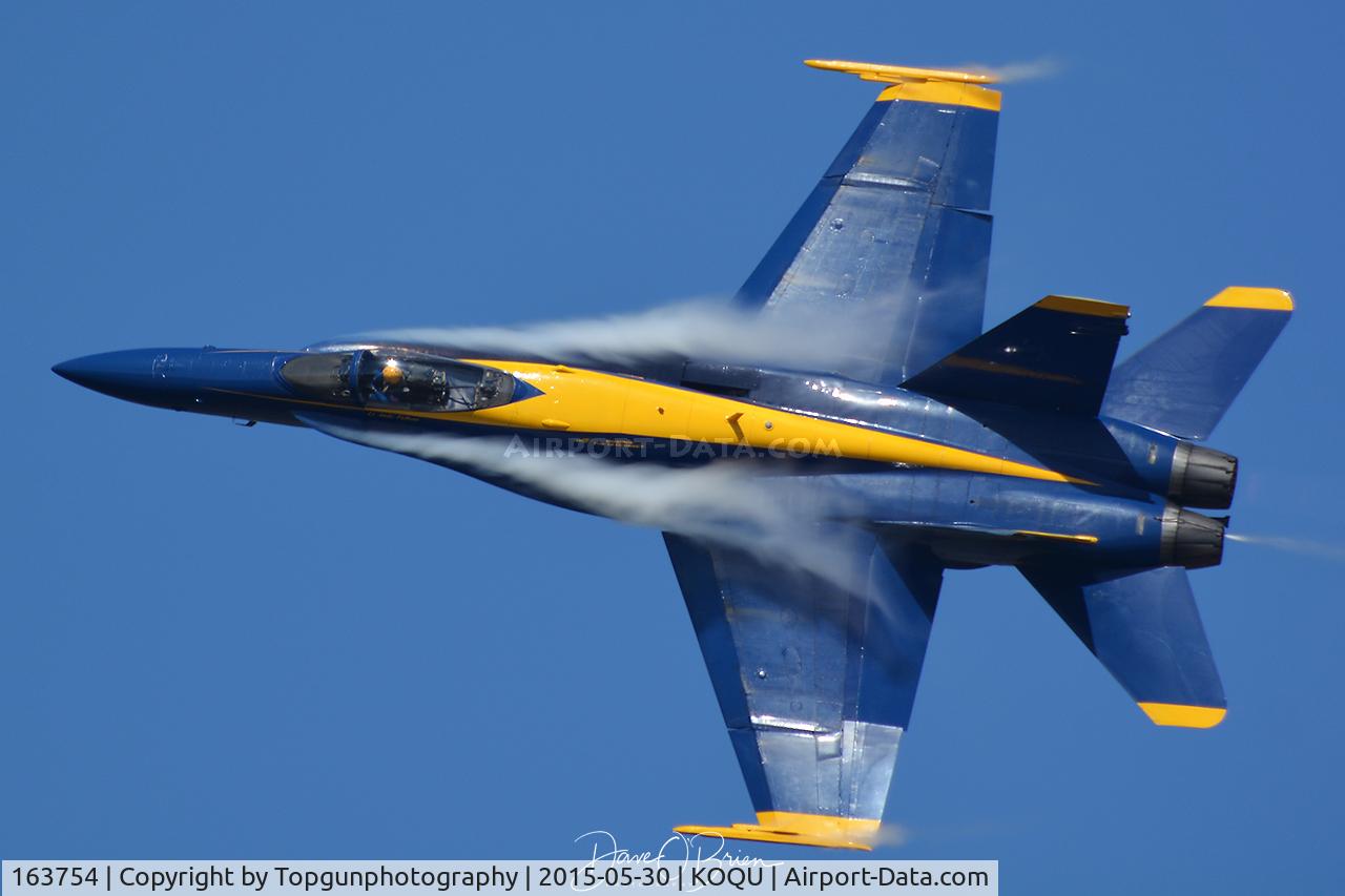 163754, 1989 McDonnell Douglas F/A-18C Hornet C/N 0829/C112, banking hard after the break