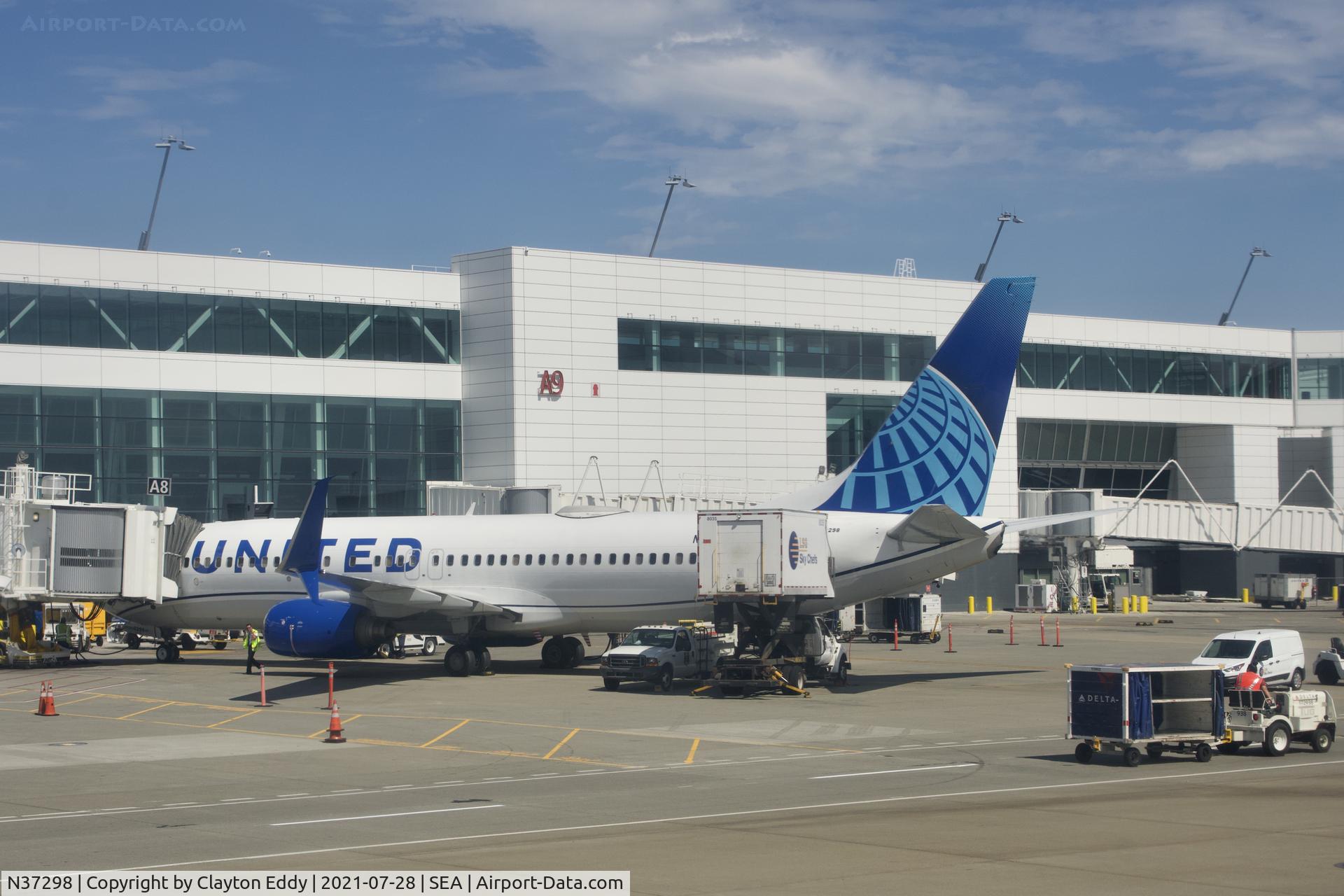 N37298, 2005 Boeing 737-824 C/N 34004, SEA 2021.