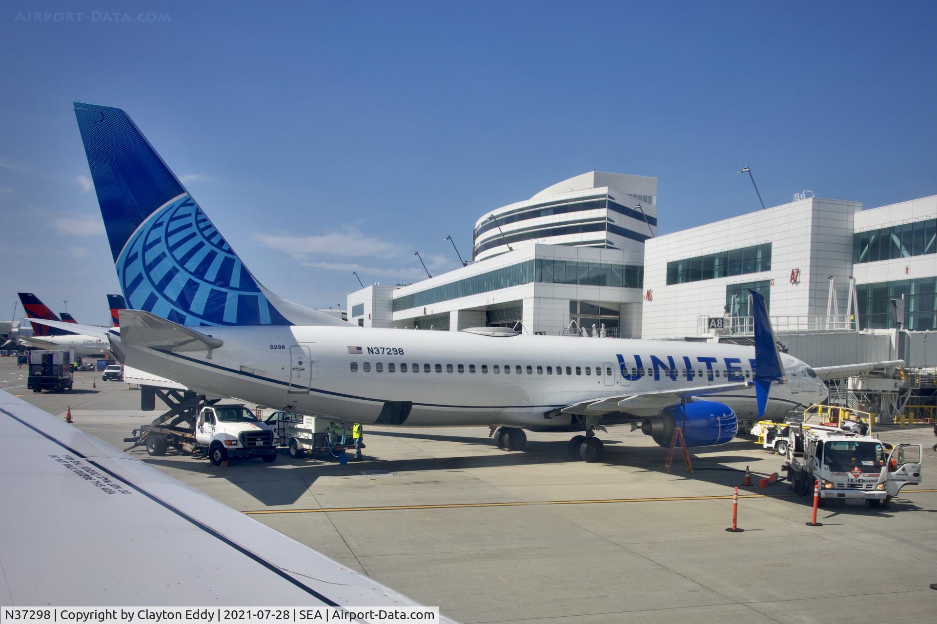N37298, 2005 Boeing 737-824 C/N 34004, SEA 2021.