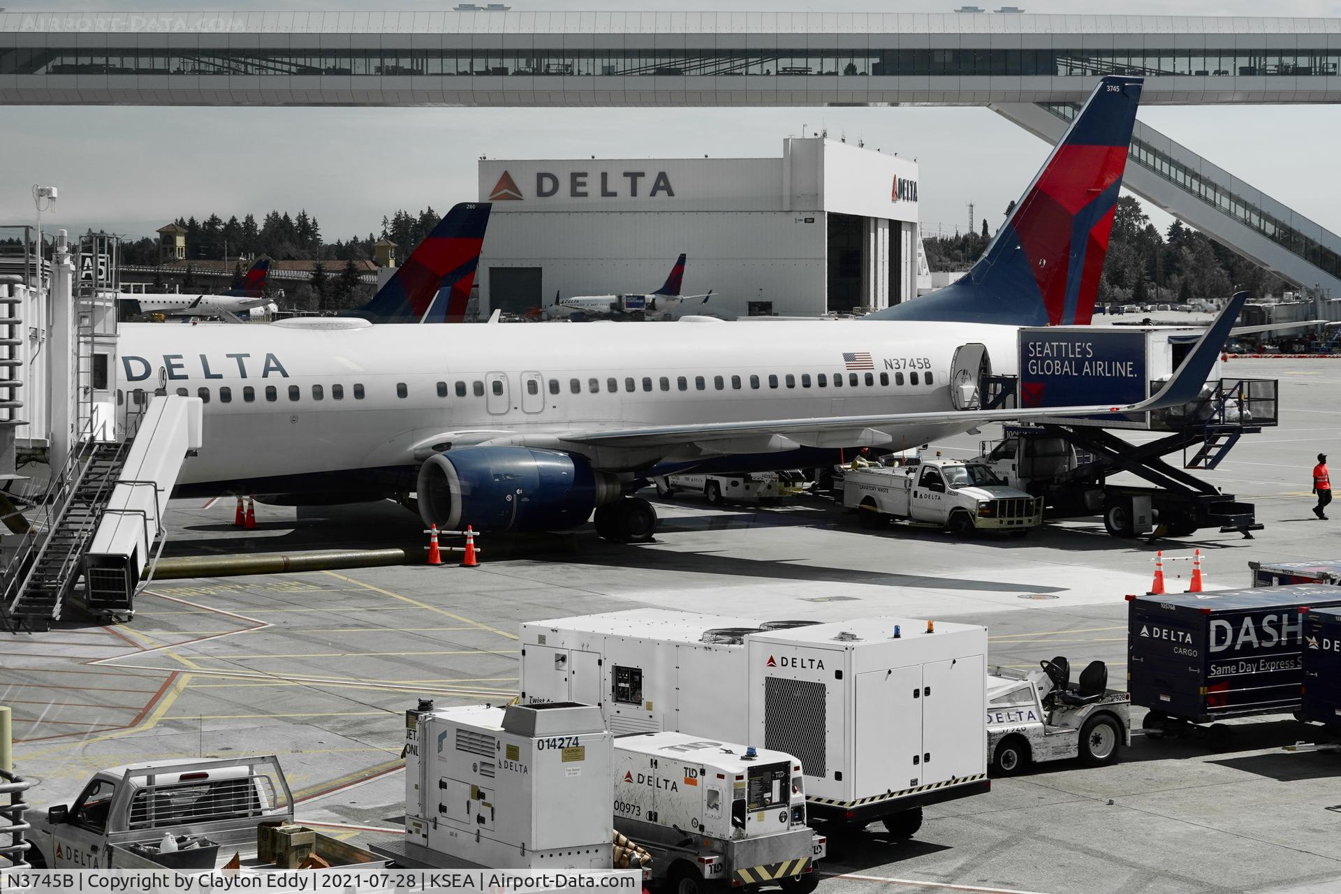 N3745B, 2001 Boeing 737-832 C/N 32373, SEA 2021.