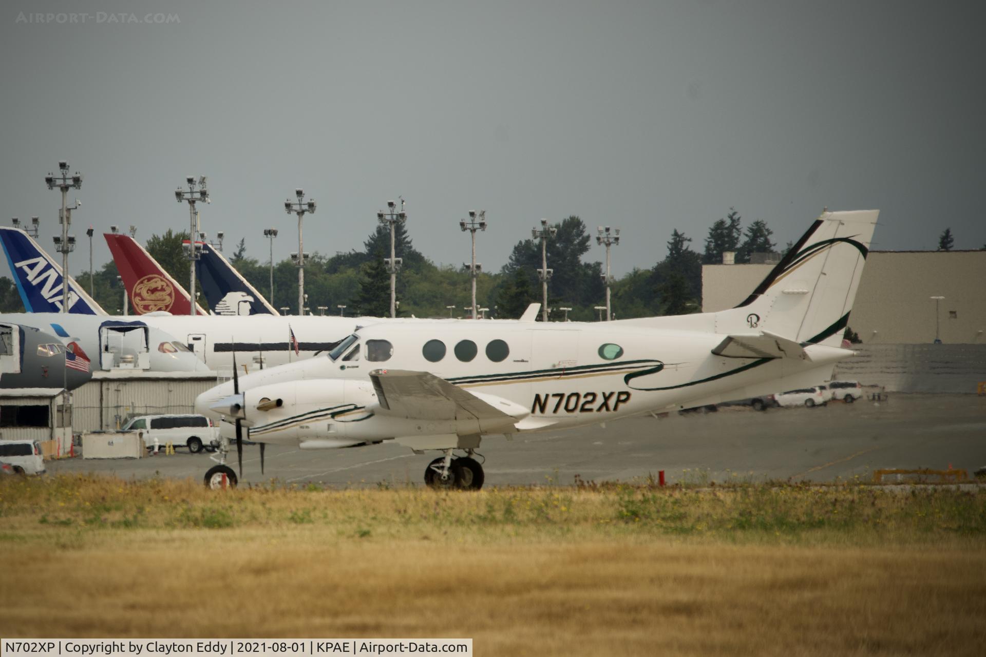 N702XP, 1978 Beech E-90 King Air C/N LW-266, Paine Field Airport Washington 2021.