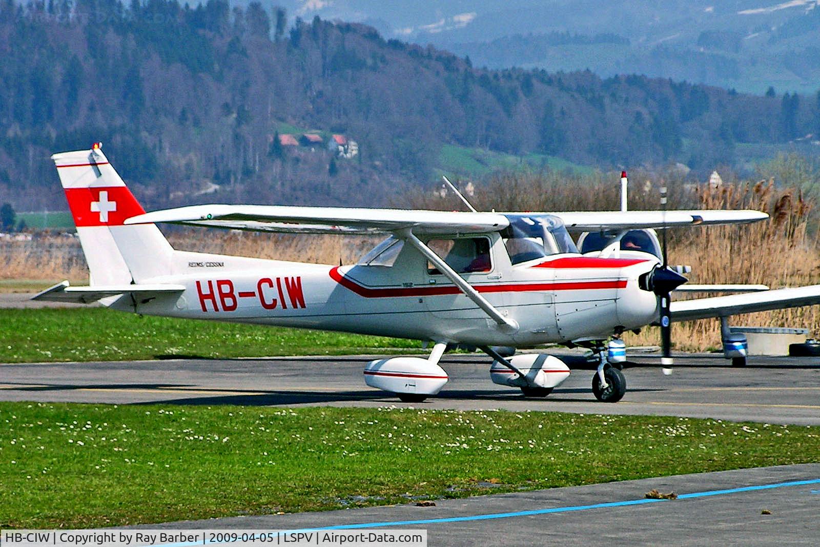 HB-CIW, 1987 Reims F152 C/N 1980, HB-CIW   R/Cessna F.152 [1980] (Motorfluggruppe Zurich) Wangen/Lachen~HB 06/04/2009