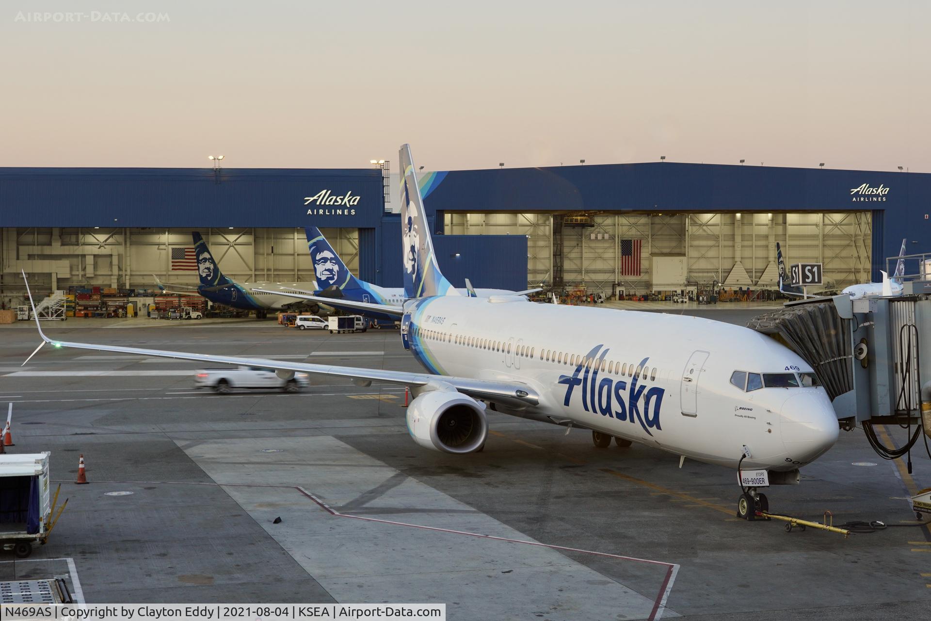 N469AS, 2014 Boeing 737-990/ER C/N 41702, SEA 2021.