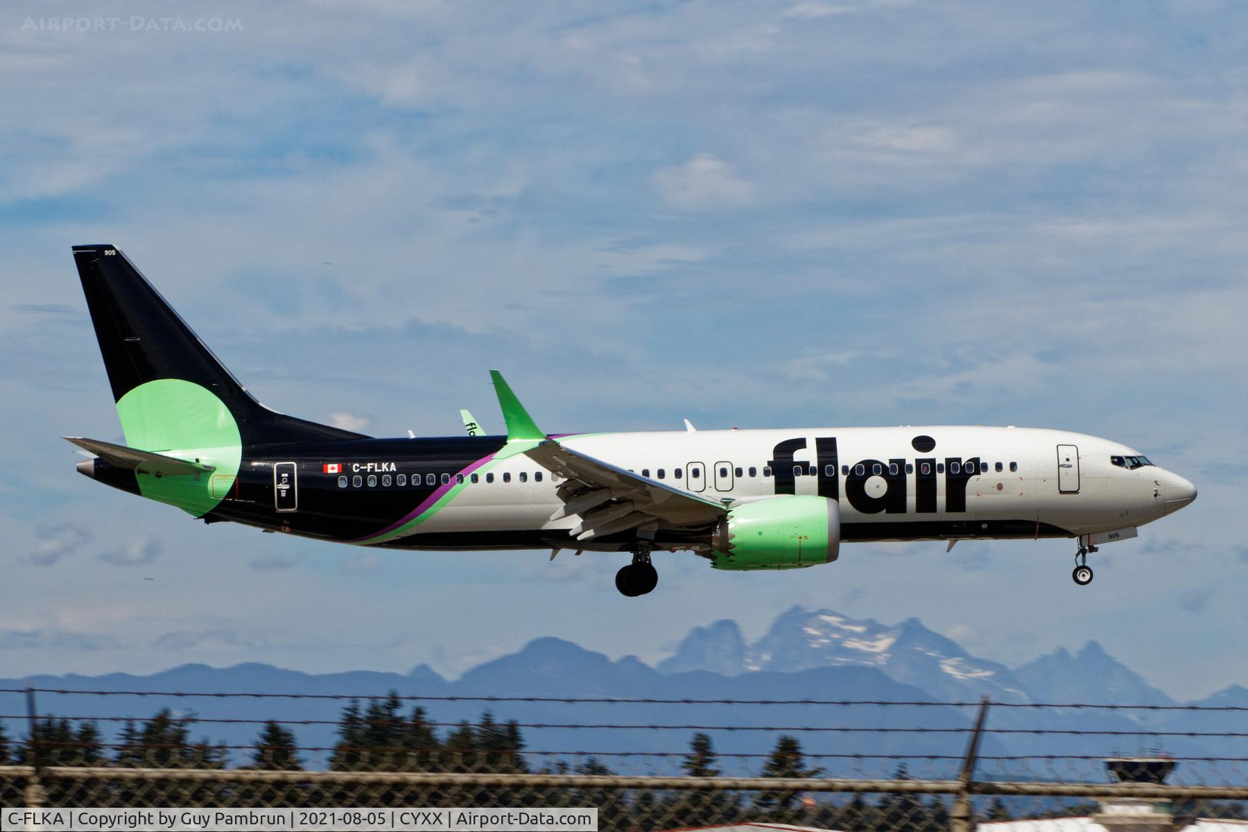 C-FLKA, 2021 Boeing 737-8 MAX C/N 64943, Landing on 07