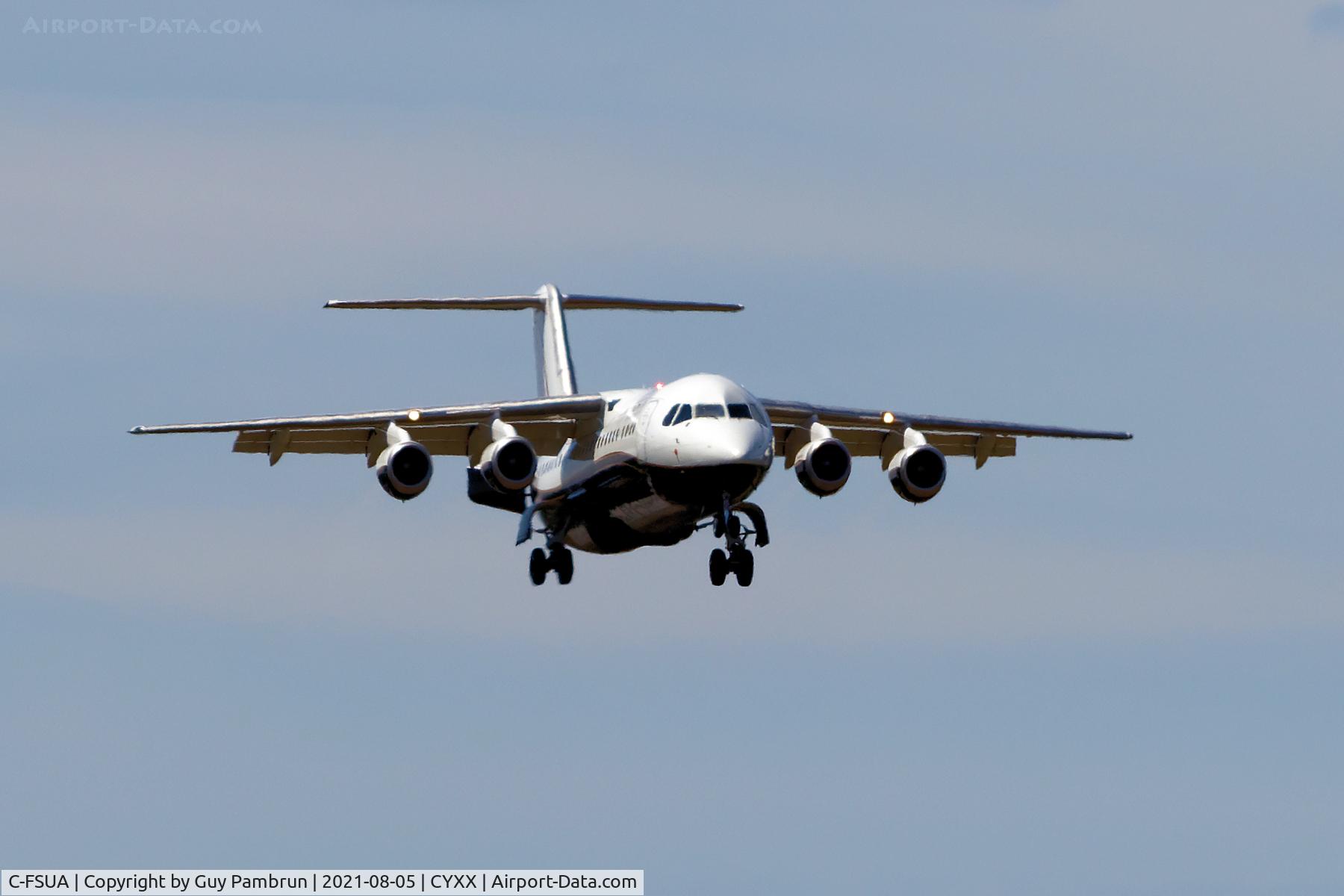 C-FSUA, 2000 British Aerospace Avro 146-RJ100 C/N E3373, Landing on 07