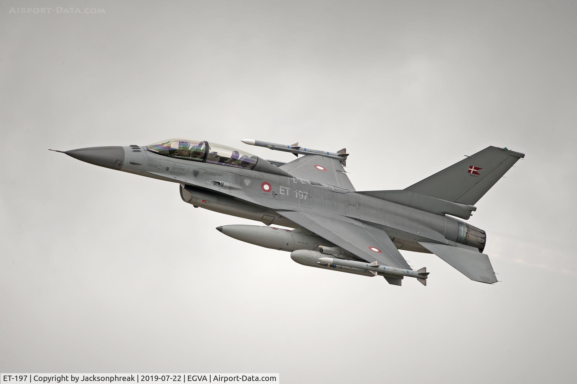 ET-197, 1978 General Dynamics F-16B Fighting Falcon C/N 6G-13, Take off from RAF Fairford UK