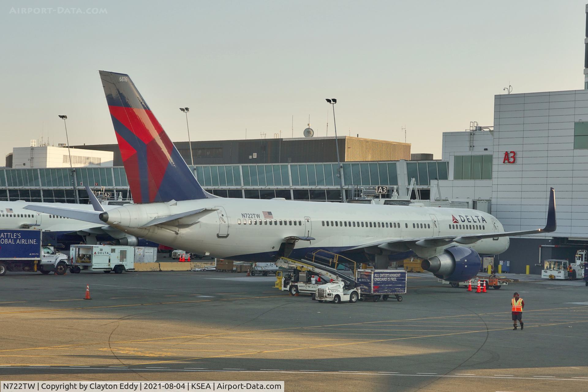 N722TW, 1999 Boeing 757-231 C/N 29385, SEA 2021.