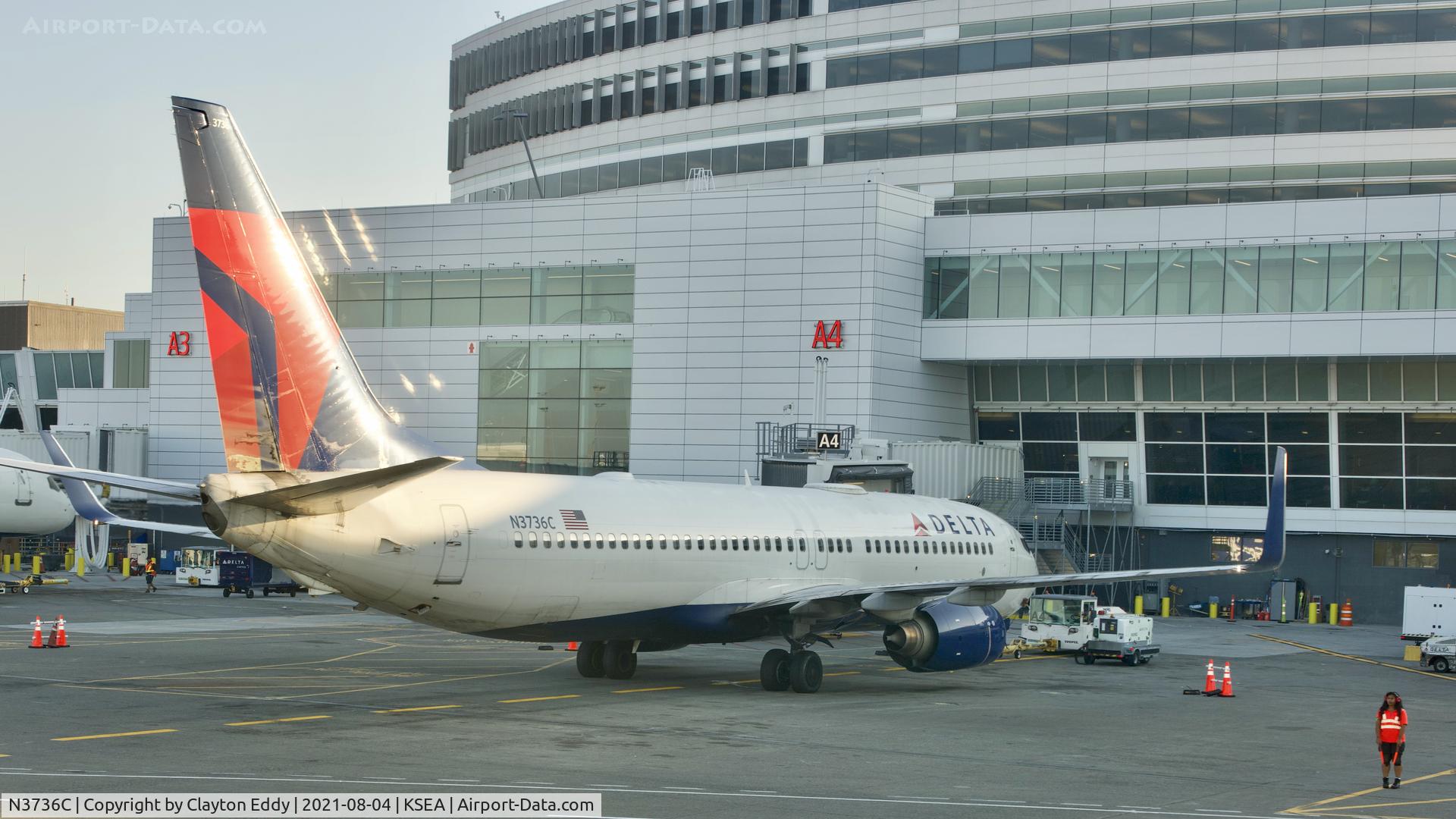 N3736C, 2000 Boeing 737-832 C/N 30540, SEA 2021.