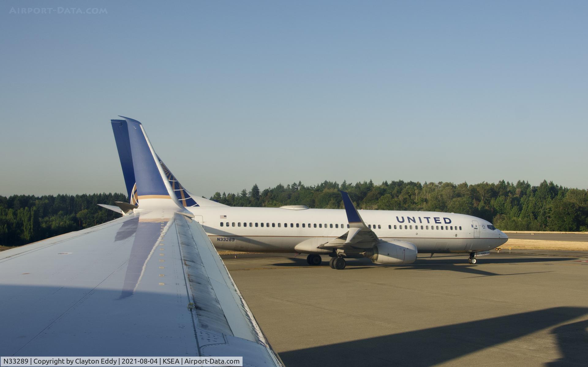 N33289, 2004 Boeing 737-824 C/N 31607, Shot taken from B757 N41140 SEA 2021.