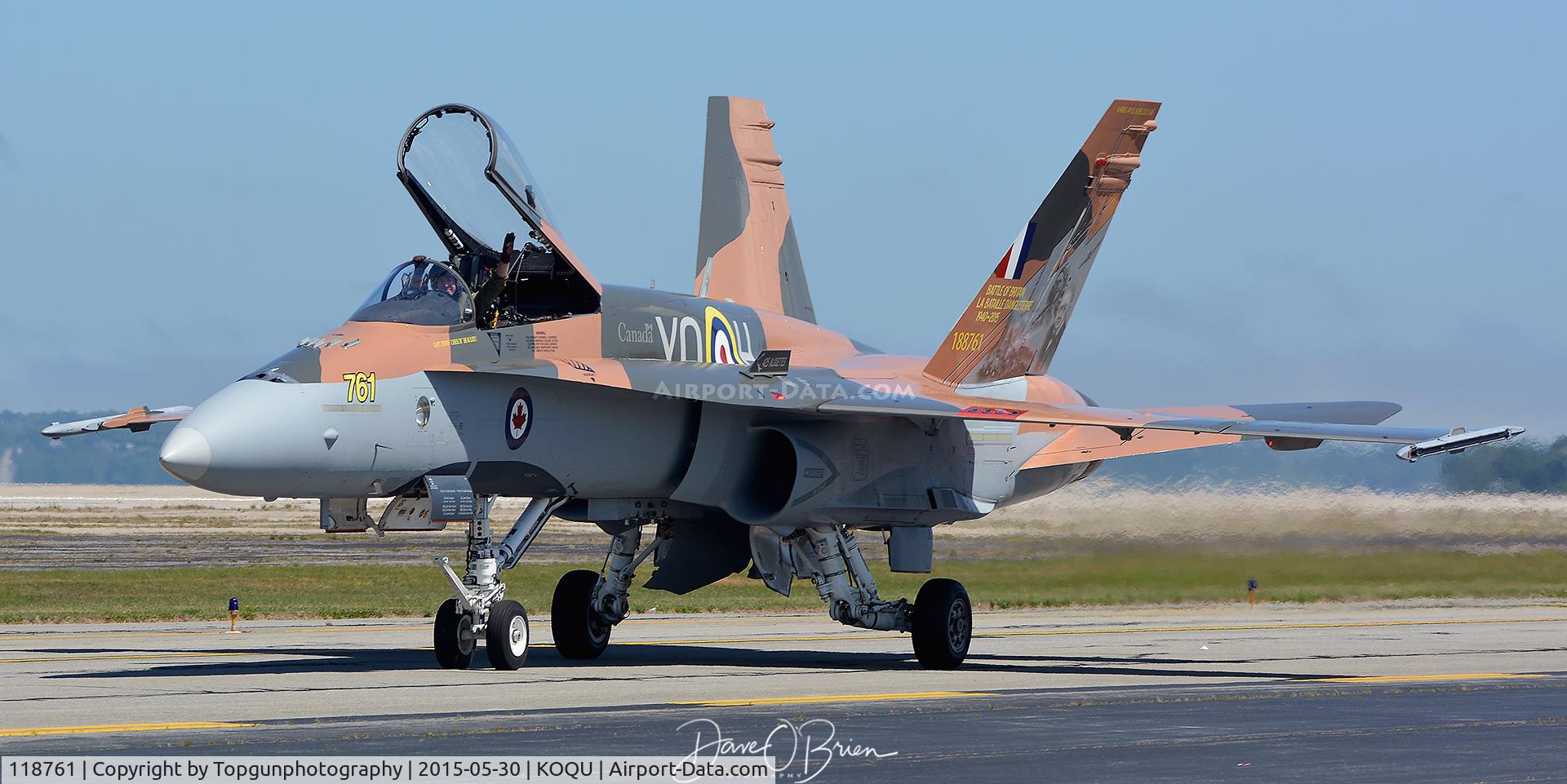 118761, McDonnell Douglas CF-188 (F/A-18A) C/N 417/A346, Cheech taxing back