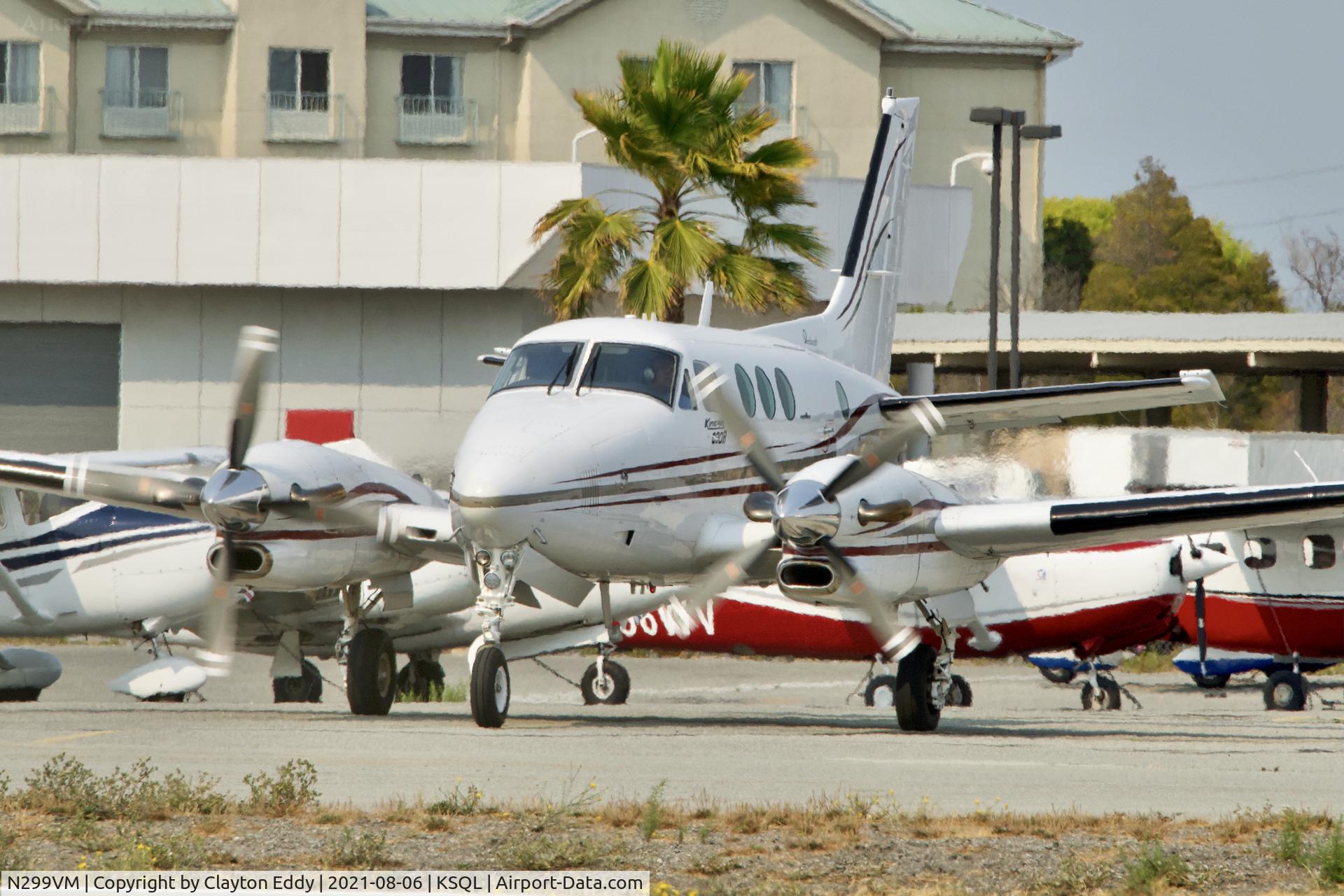 N299VM, 1986 Beech C90 C/N LJ-1125, San Carlos Airport California 2021.