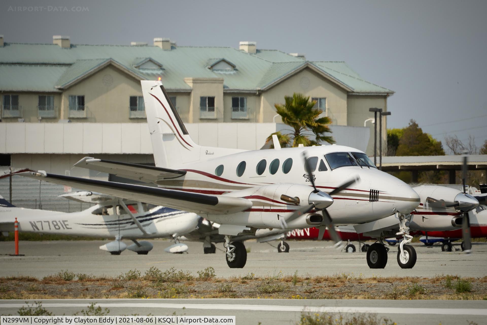 N299VM, 1986 Beech C90 C/N LJ-1125, San Carlos Airport California 2021.
