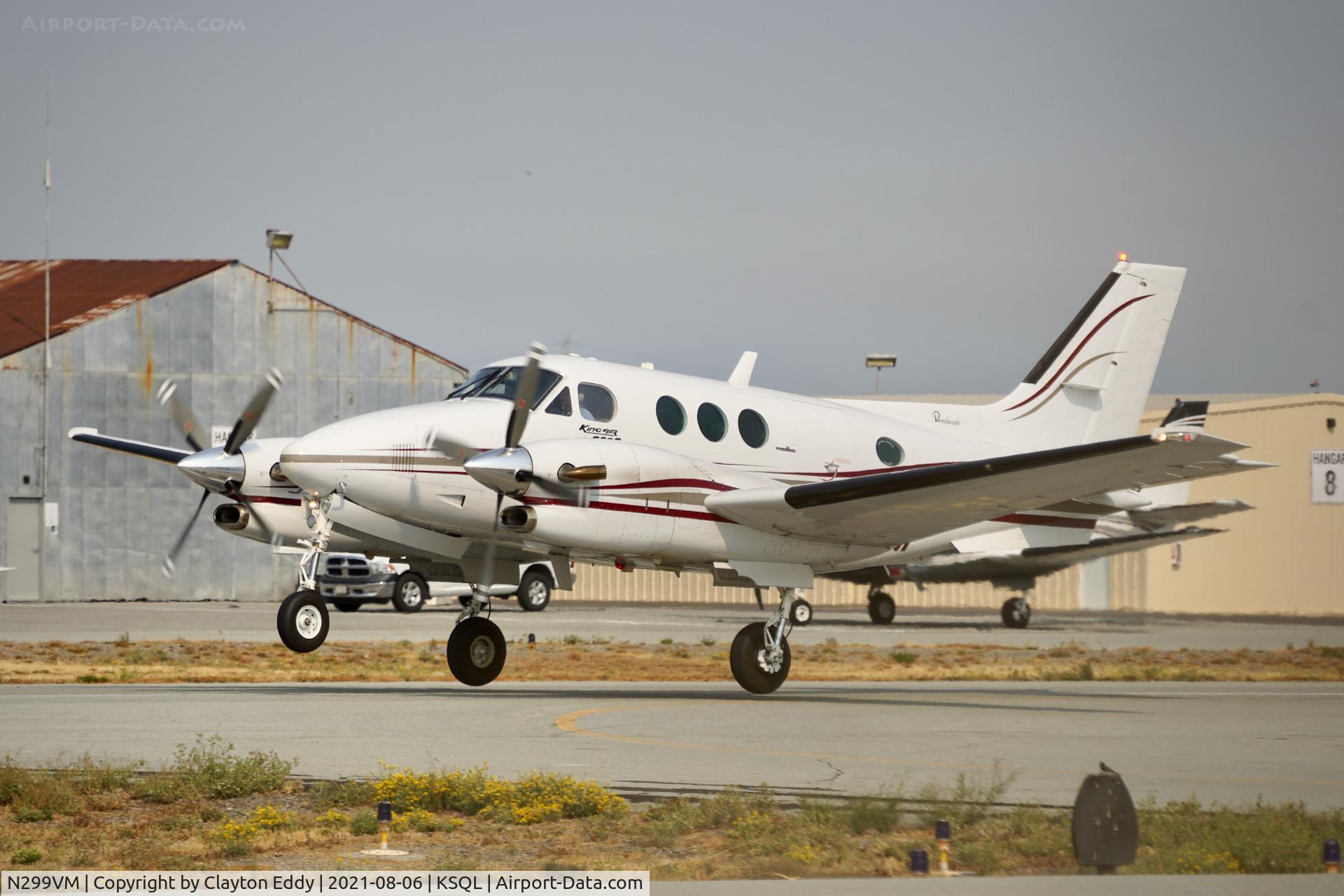 N299VM, 1986 Beech C90 C/N LJ-1125, San Carlos Airport California 2021.