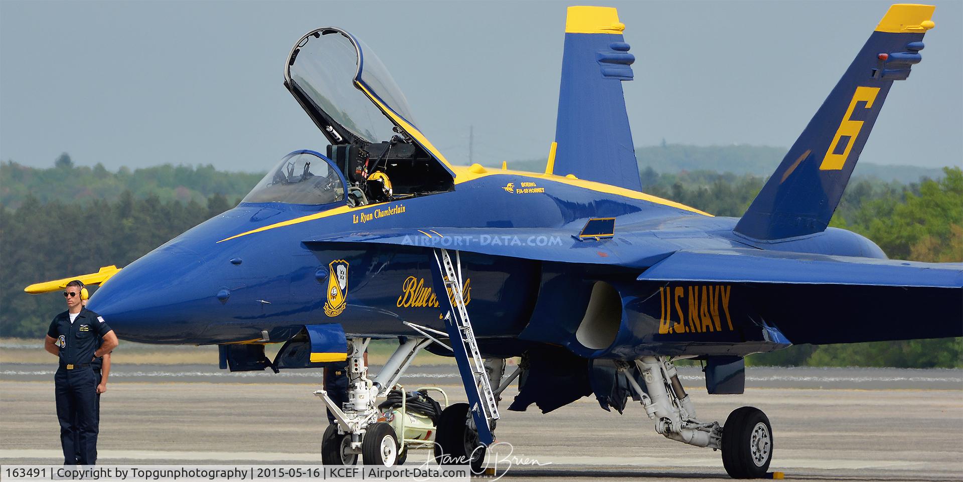 163491, 1988 McDonnell Douglas F/A-18C Hornet C/N 727/C048, Waiting for the pilot, 2nd solo
