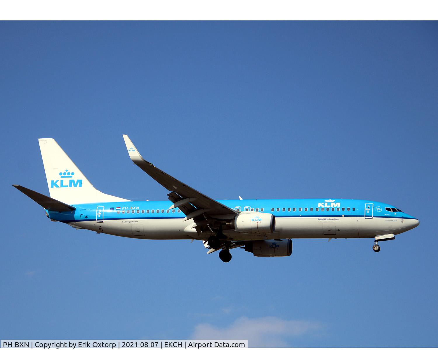 PH-BXN, 2000 Boeing 737-8K2 C/N 30356, PH-BXN landing rw 12