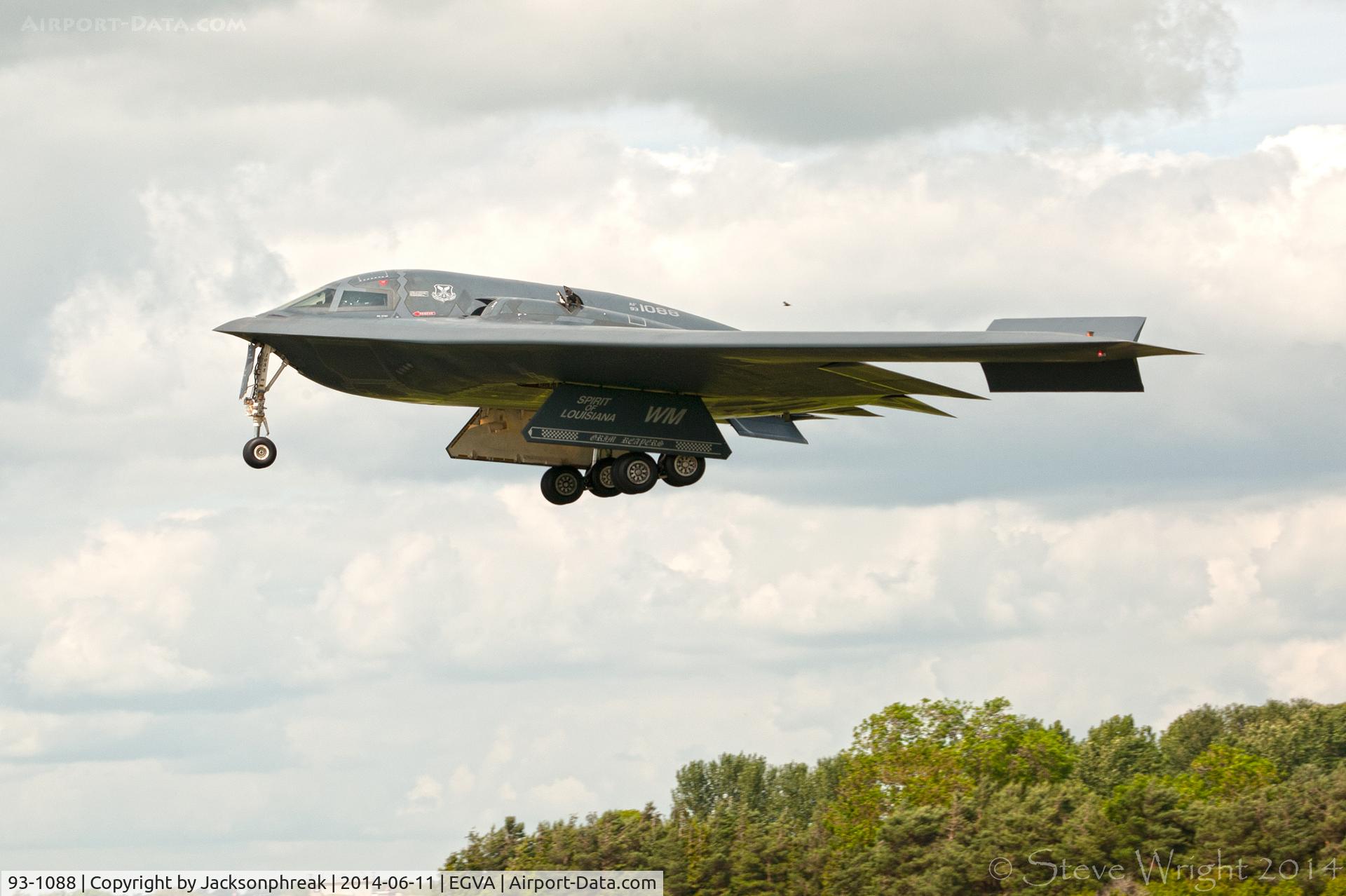 93-1088, 1993 Northrop Grumman B-2A Spirit C/N 1021/AV-21, On Finals at RAF Fairford, UK