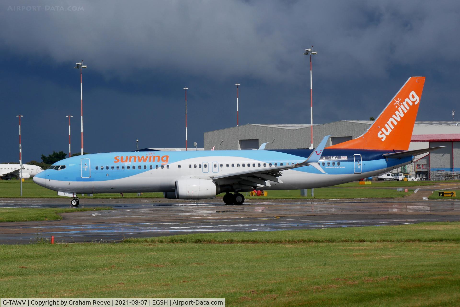 G-TAWV, 2015 Boeing 737-8K5 C/N 41662, Departing from Norwich.