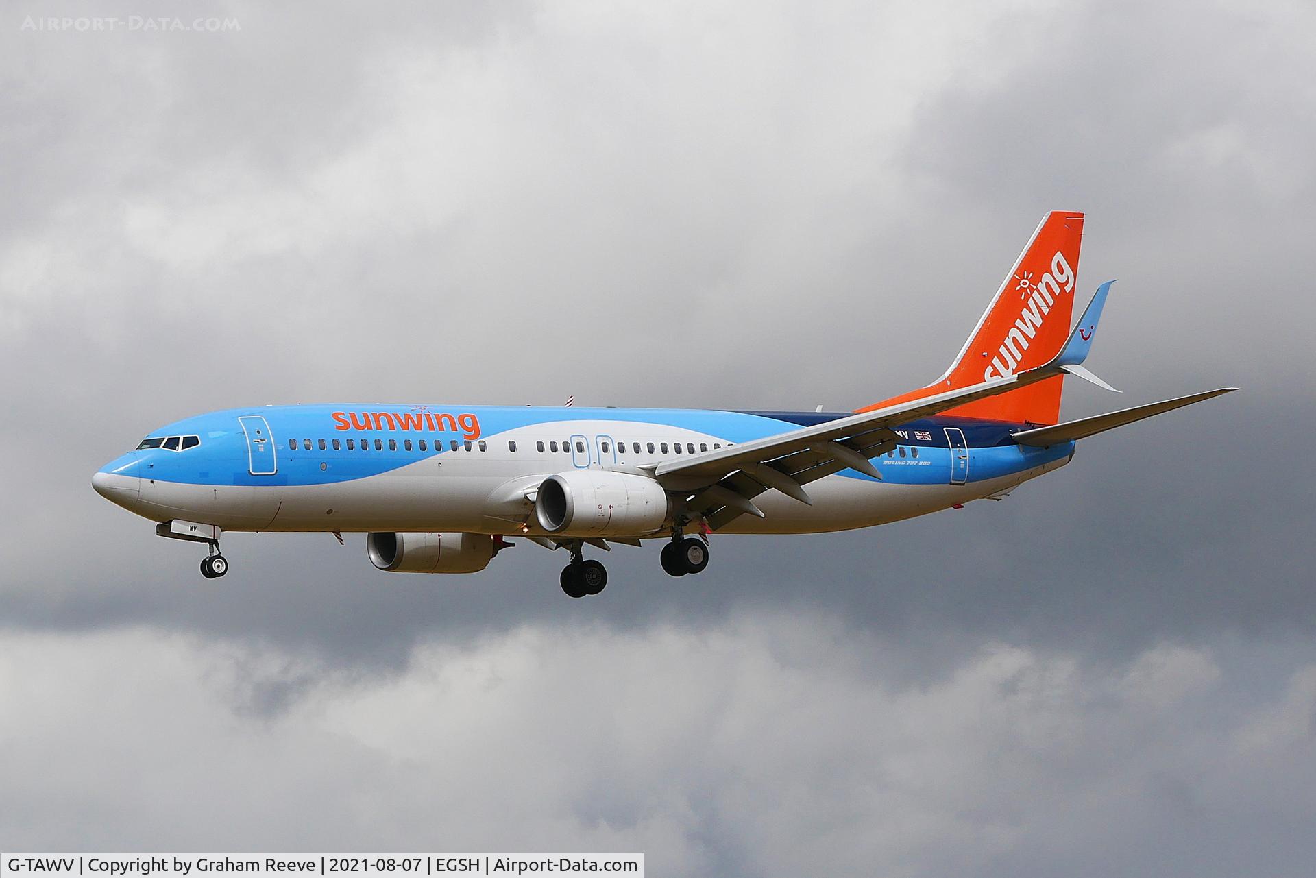 G-TAWV, 2015 Boeing 737-8K5 C/N 41662, Landing at Norwich.
