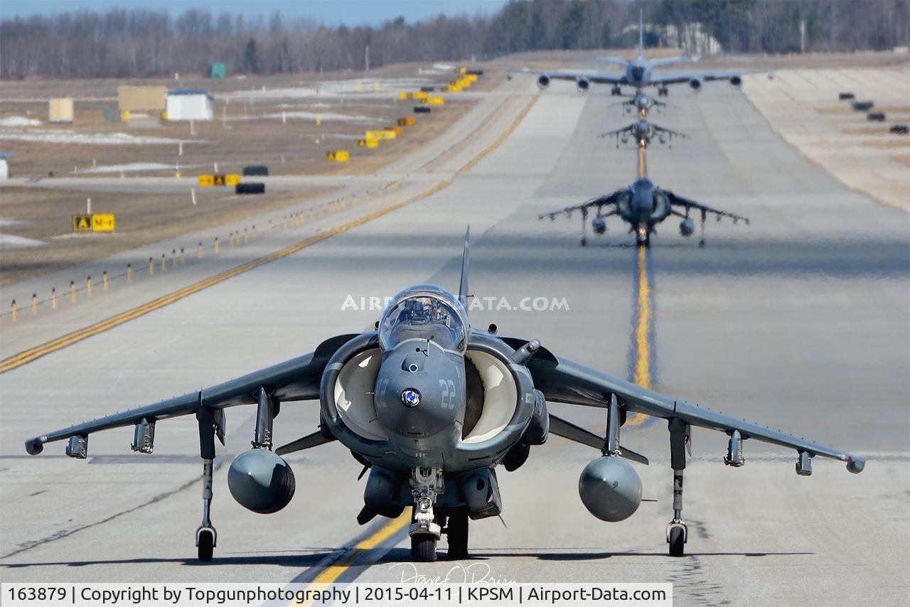 163879, McDonnell Douglas AV-8B Harrier II C/N 187, CUBE52 taxing to the hammerhead