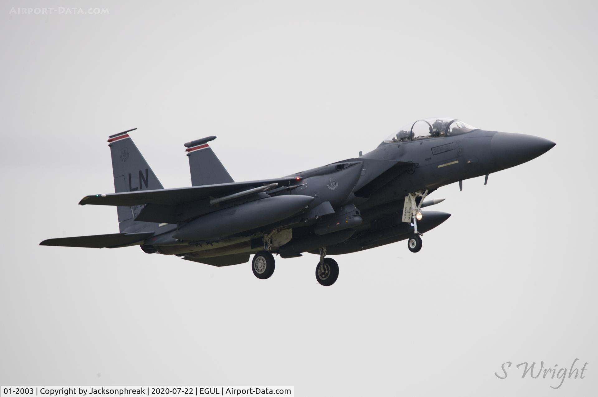 01-2003, 2001 McDonnell Douglas F-15E Strike Eagle C/N 1374/E235, On finals at RAF Lakenheath