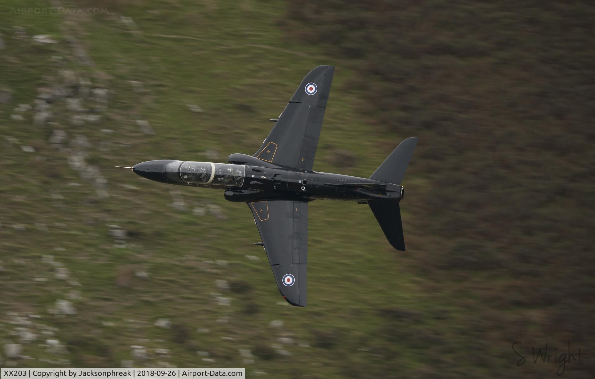 XX203, 1978 Hawker Siddeley Hawk T.1A C/N 050/312050, Bwlch Oerdrws, Mach Loop. Wales UK