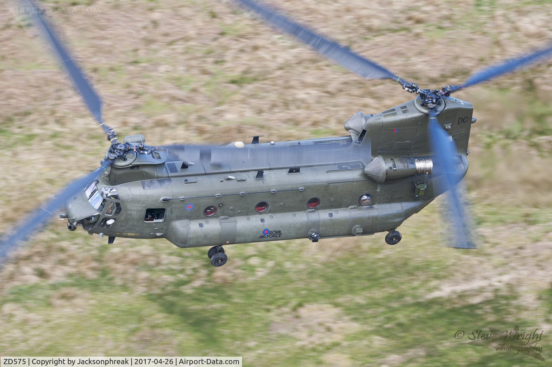 ZD575, 1984 Boeing Vertol Chinook HC.4 C/N MA035/M7023, Bwlch Oerdrws, Mach Loop. Wales UK