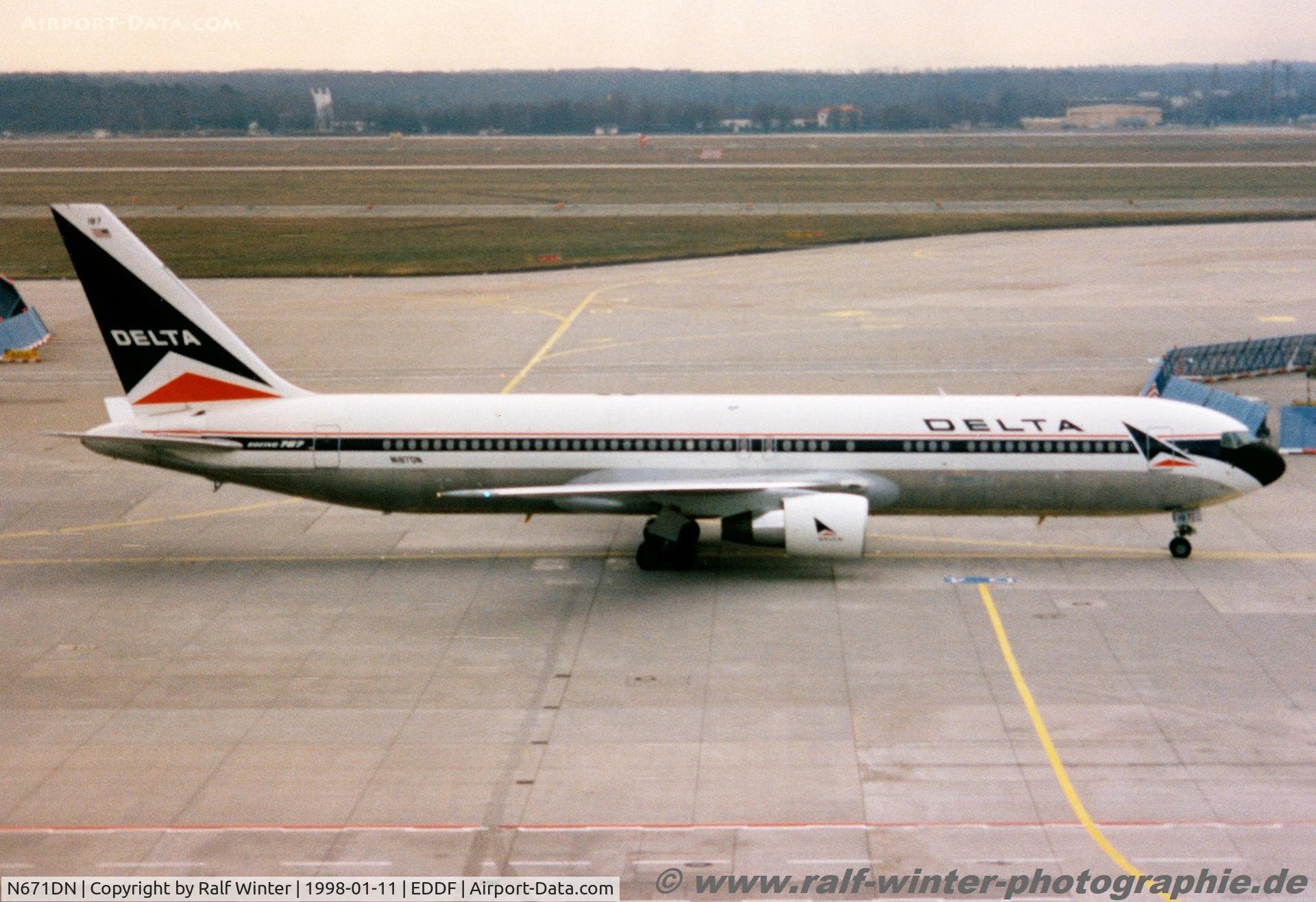 N671DN, 1992 Boeing 757-232 C/N 25332, Boeing 757-232 - DL DAL Delta Airlines - 25332 - N671DN - 01.1998 - FRA