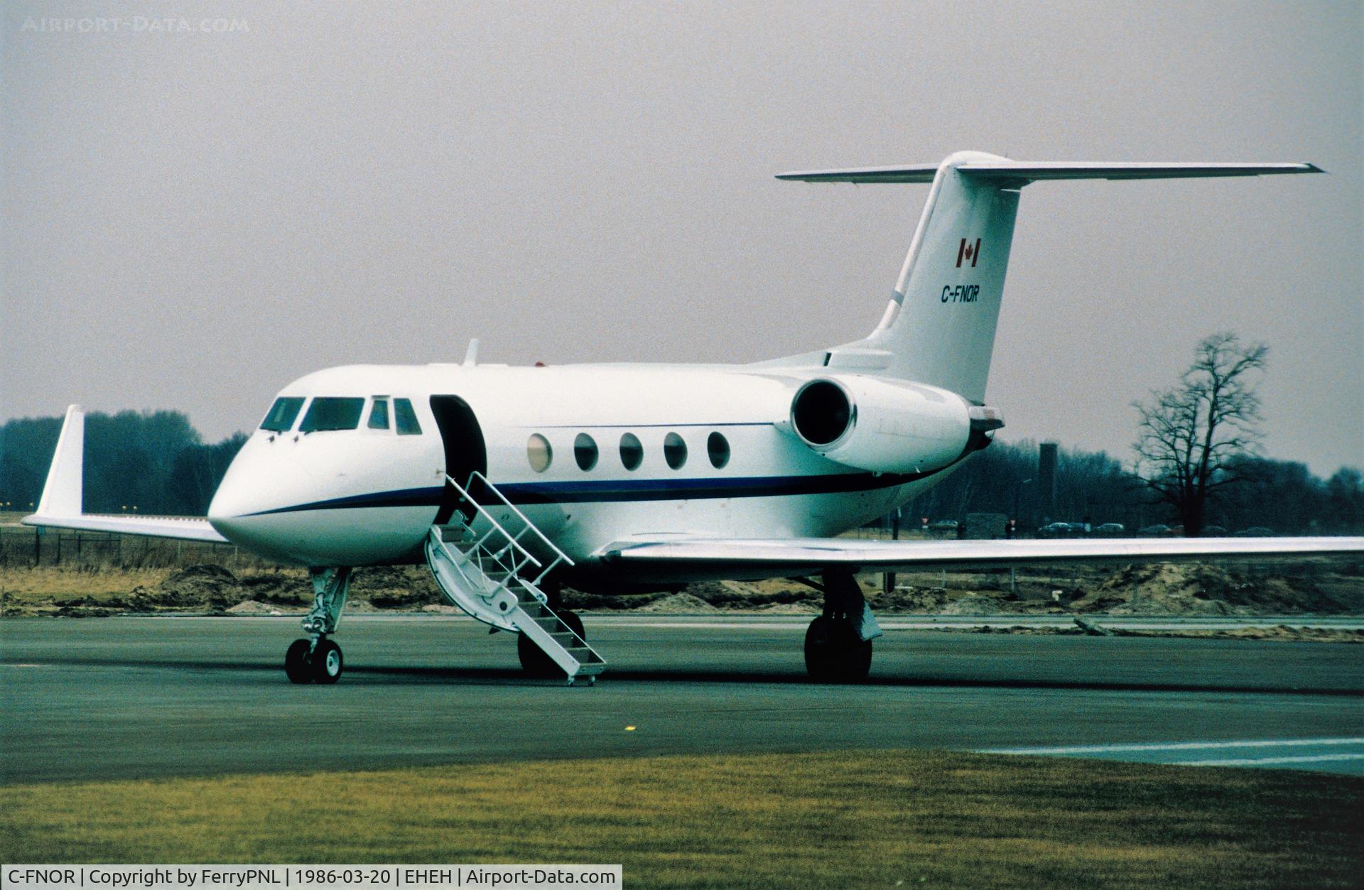 C-FNOR, 1969 Grumman G-1159B Gulfstream II C/N 54, Noranda Mines Ltd G1BB awaiting its pax