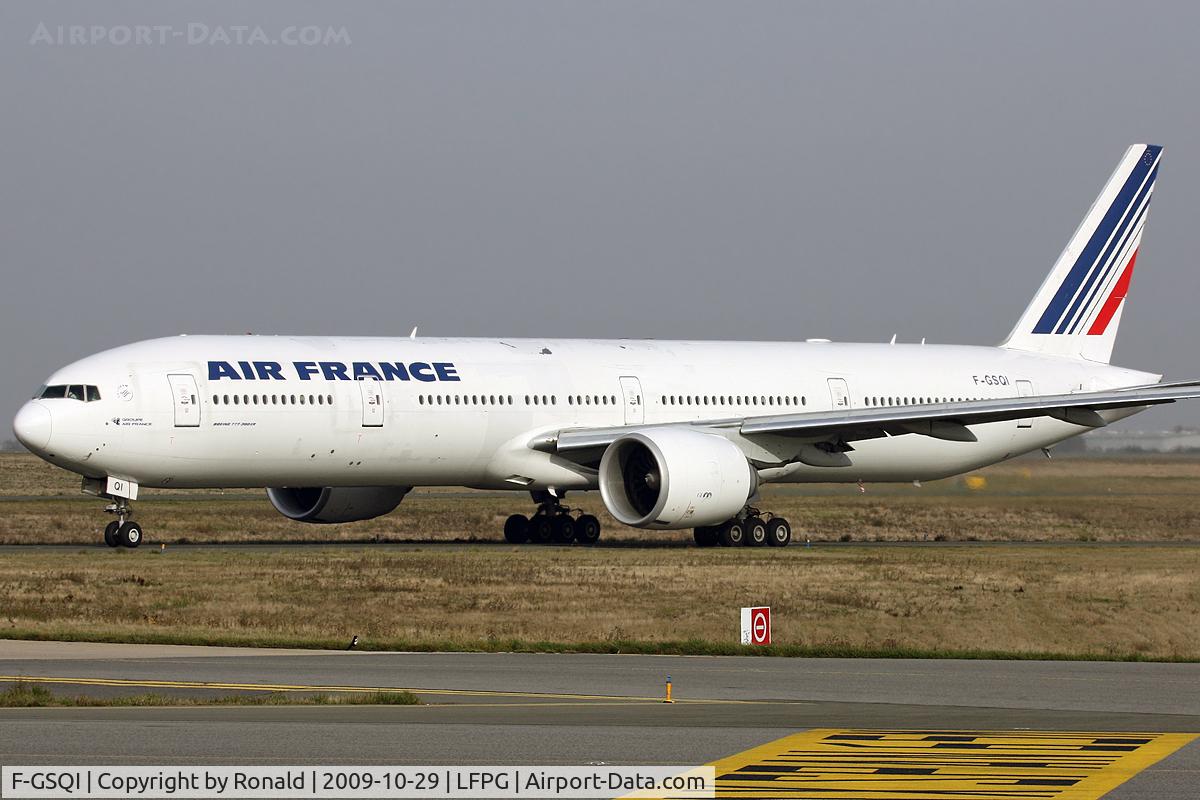 F-GSQI, 2005 Boeing 777-328/ER C/N 32725, at cdg