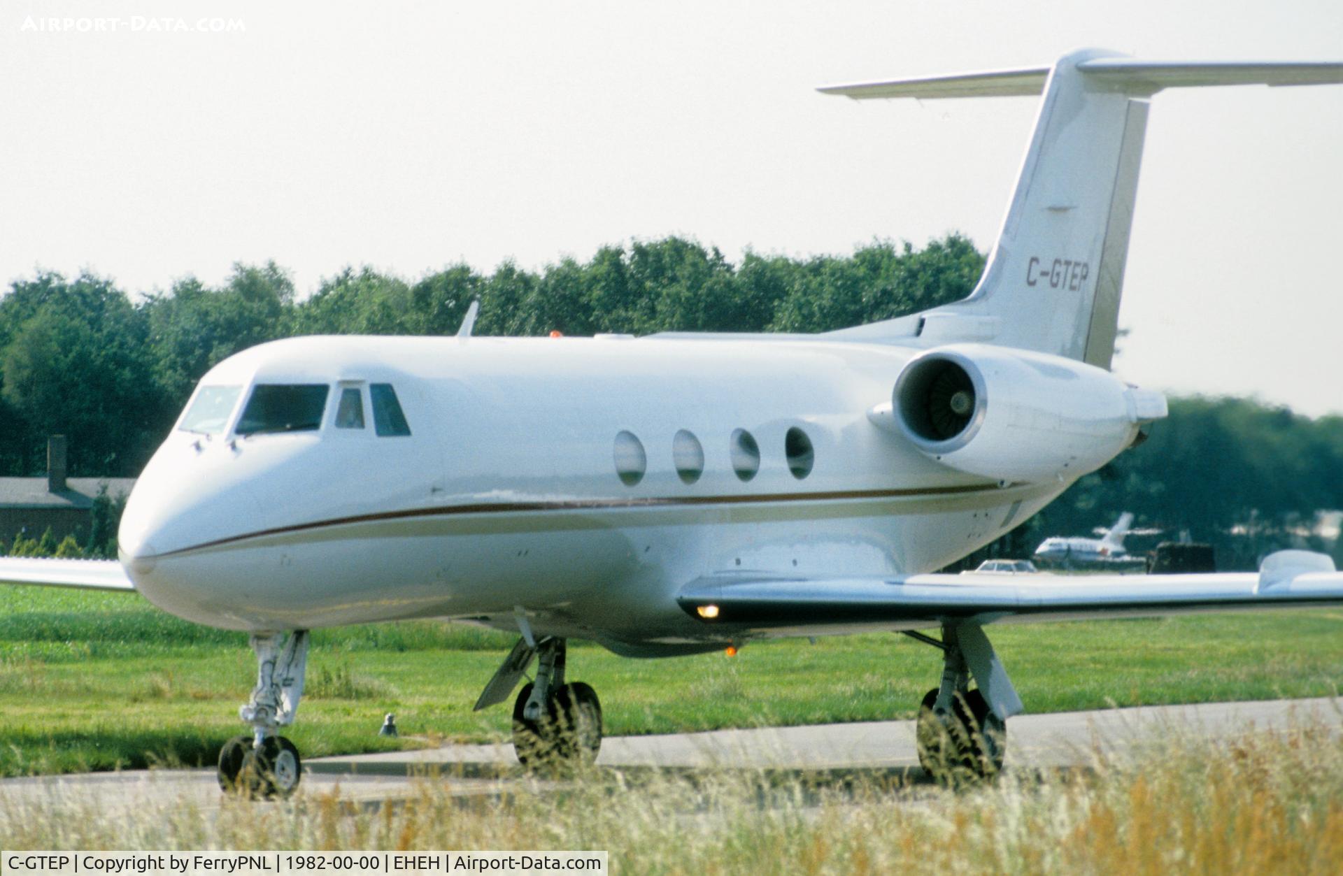 C-GTEP, 1979 Gulfstream Aerospace Gulfstream II C/N 247, Tele-Direct Ltd GII taxiing for departure