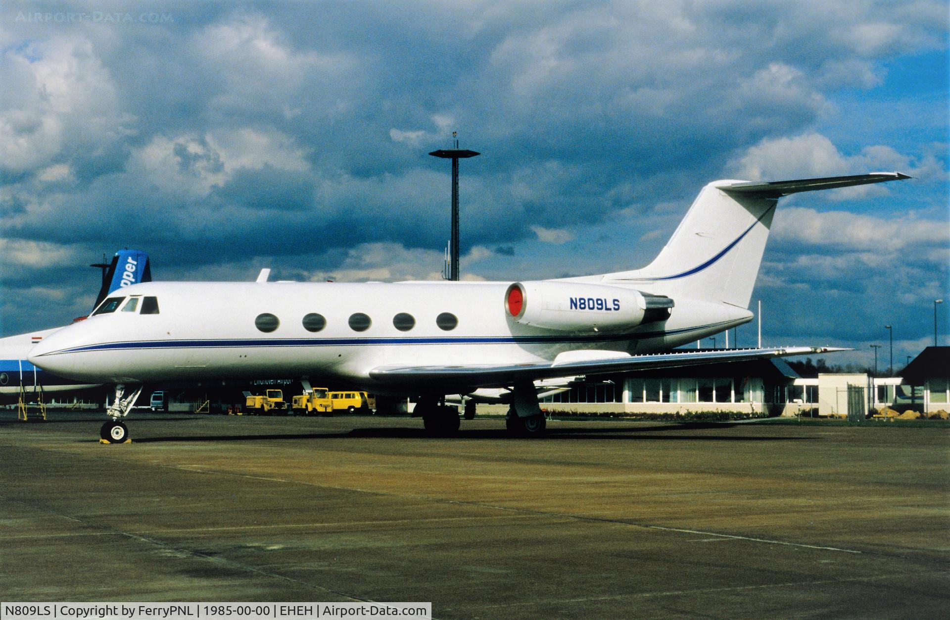 N809LS, 1969 Grumman G-1159 Gulfstream II C/N 47, Lear Siegler GII parked in EIN