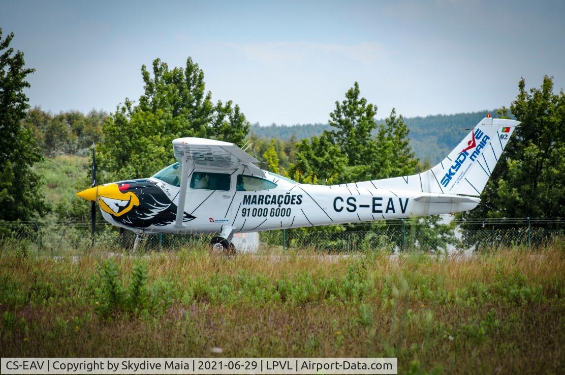 CS-EAV, Cessna 182Q Skylane C/N 18265935, About to takeoff with another load of skydivers.