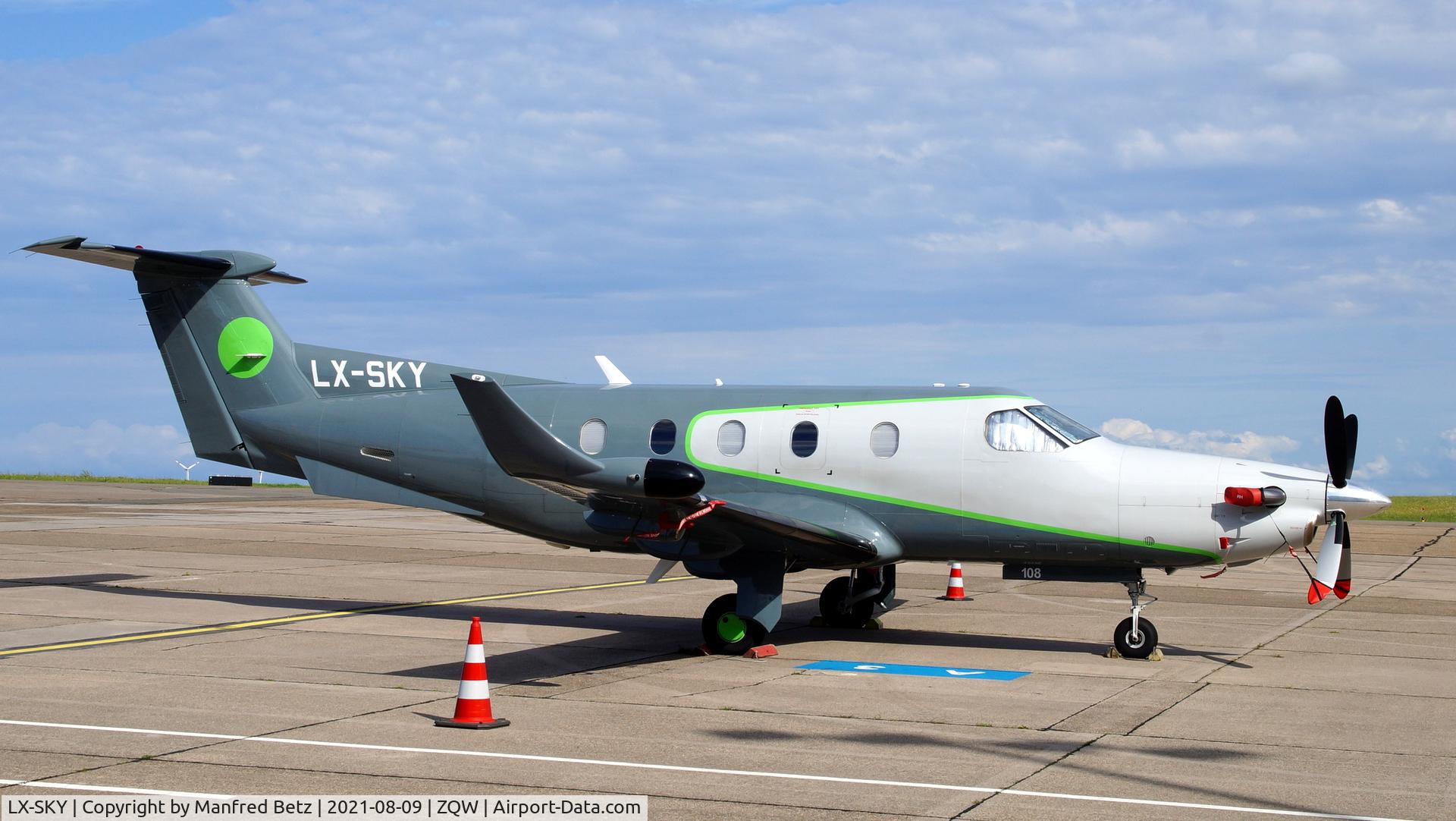 LX-SKY, 1995 Pilatus PC-12/45 C/N 108, Wartung