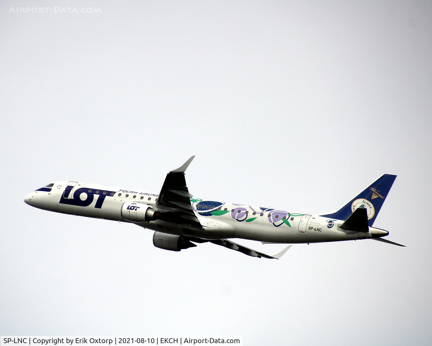SP-LNC, 2011 Embraer 195LR (ERJ-190-200LR) C/N 19000462, SP-LNC taking off rw 22R