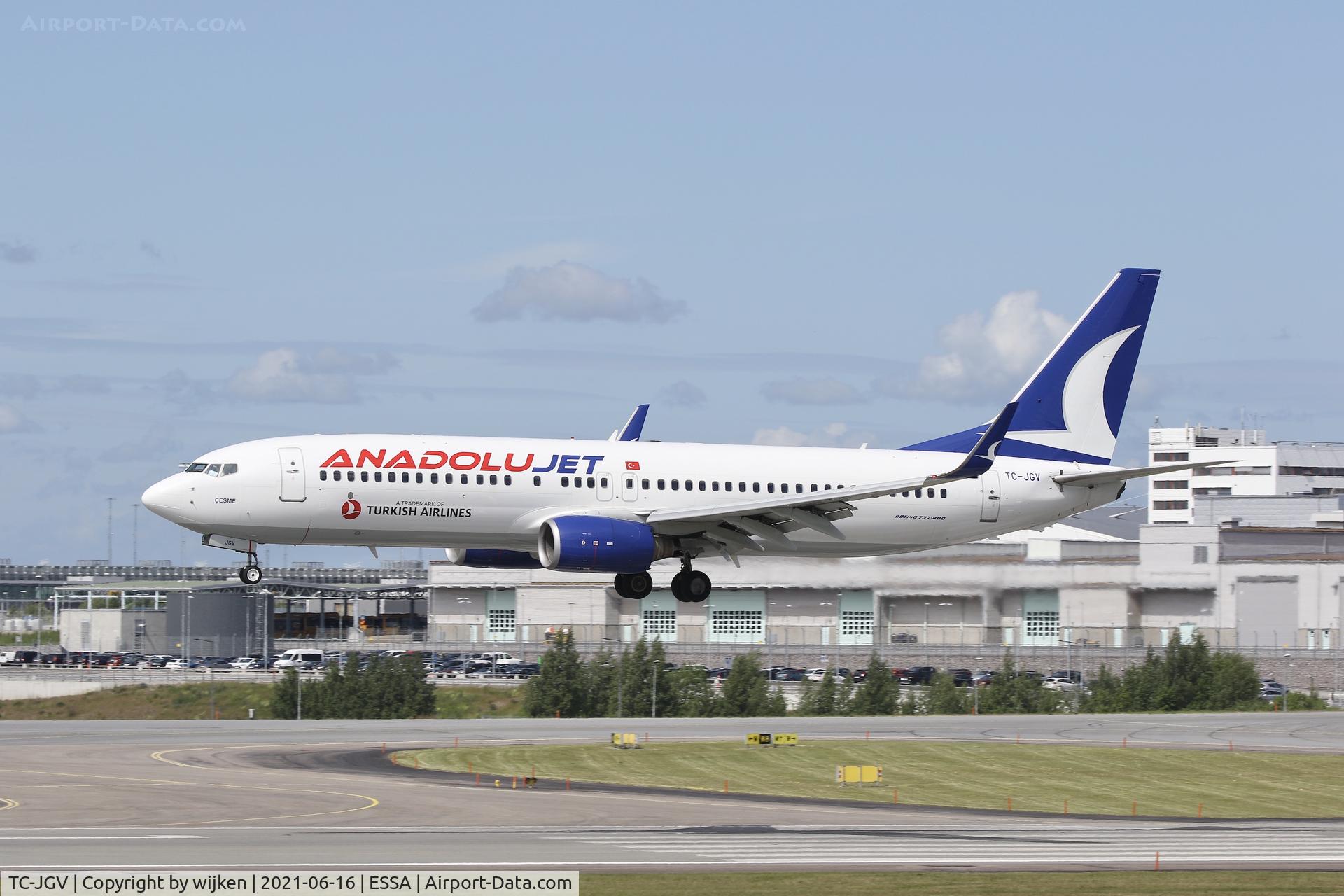 TC-JGV, 2006 Boeing 737-8F2 C/N 34419, RWY 19L