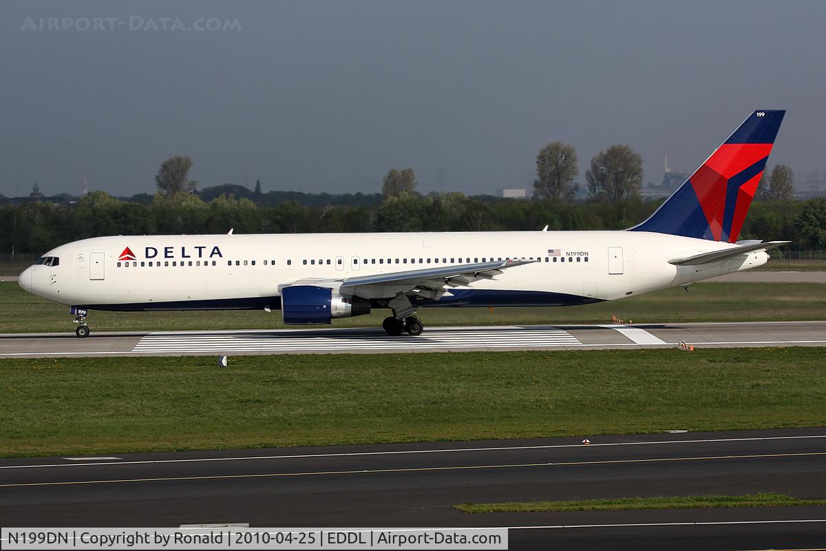 N199DN, 1998 Boeing 767-332/ER C/N 28456, at dus