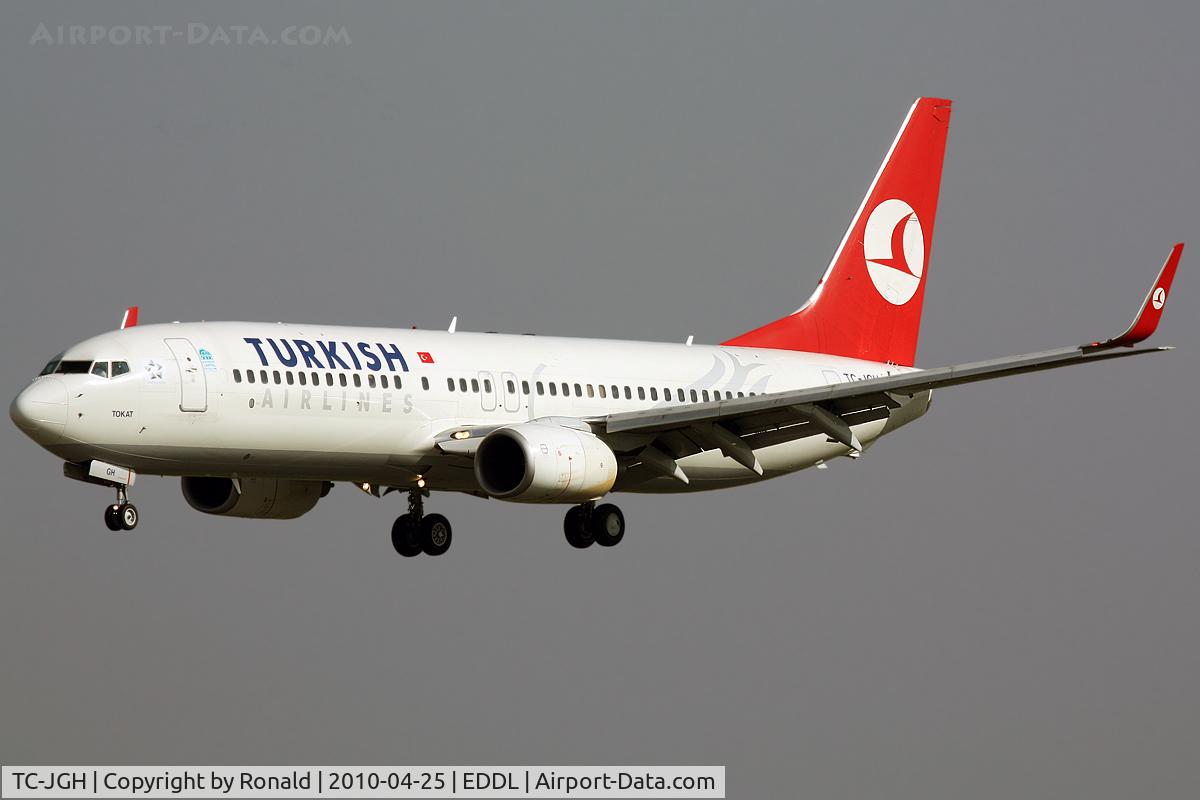 TC-JGH, 2006 Boeing 737-8F2 C/N 34406, at dus
