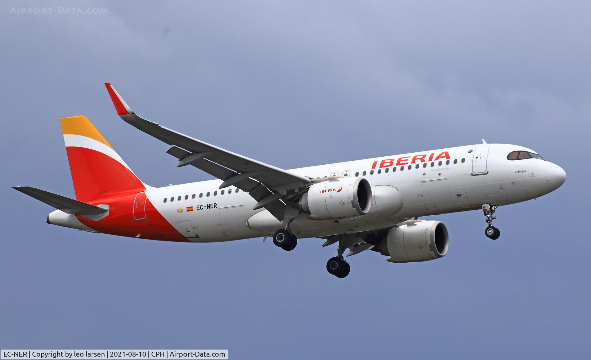 EC-NER, 2019 Airbus A320-251N C/N 8996, Copenhagen 10.8.2021 on final to R-12