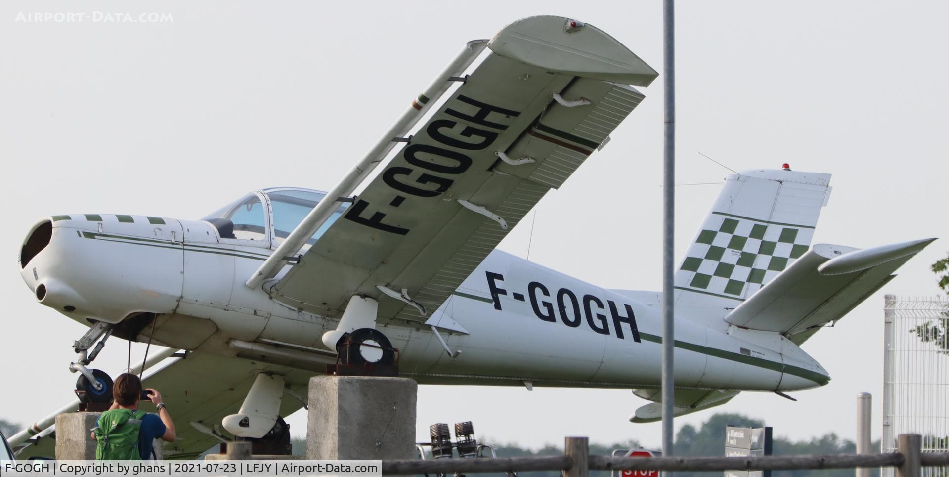 F-GOGH, Socata MS.880 Rallye Club C/N 2041, Gateguard @ Chambley