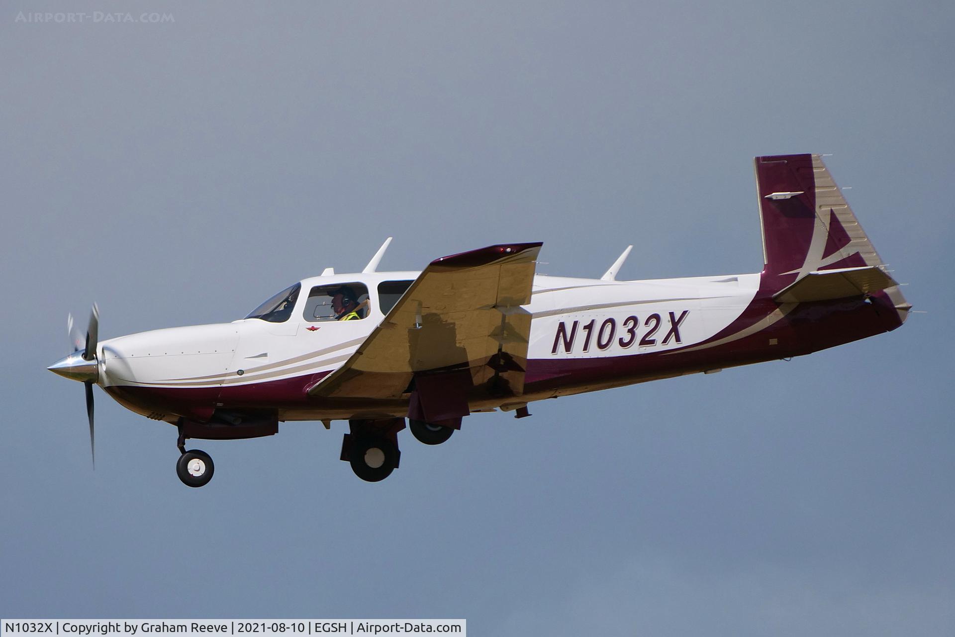 N1032X, 2007 Mooney M20TN Acclaim C/N 31-0074, Landing at Norwich.