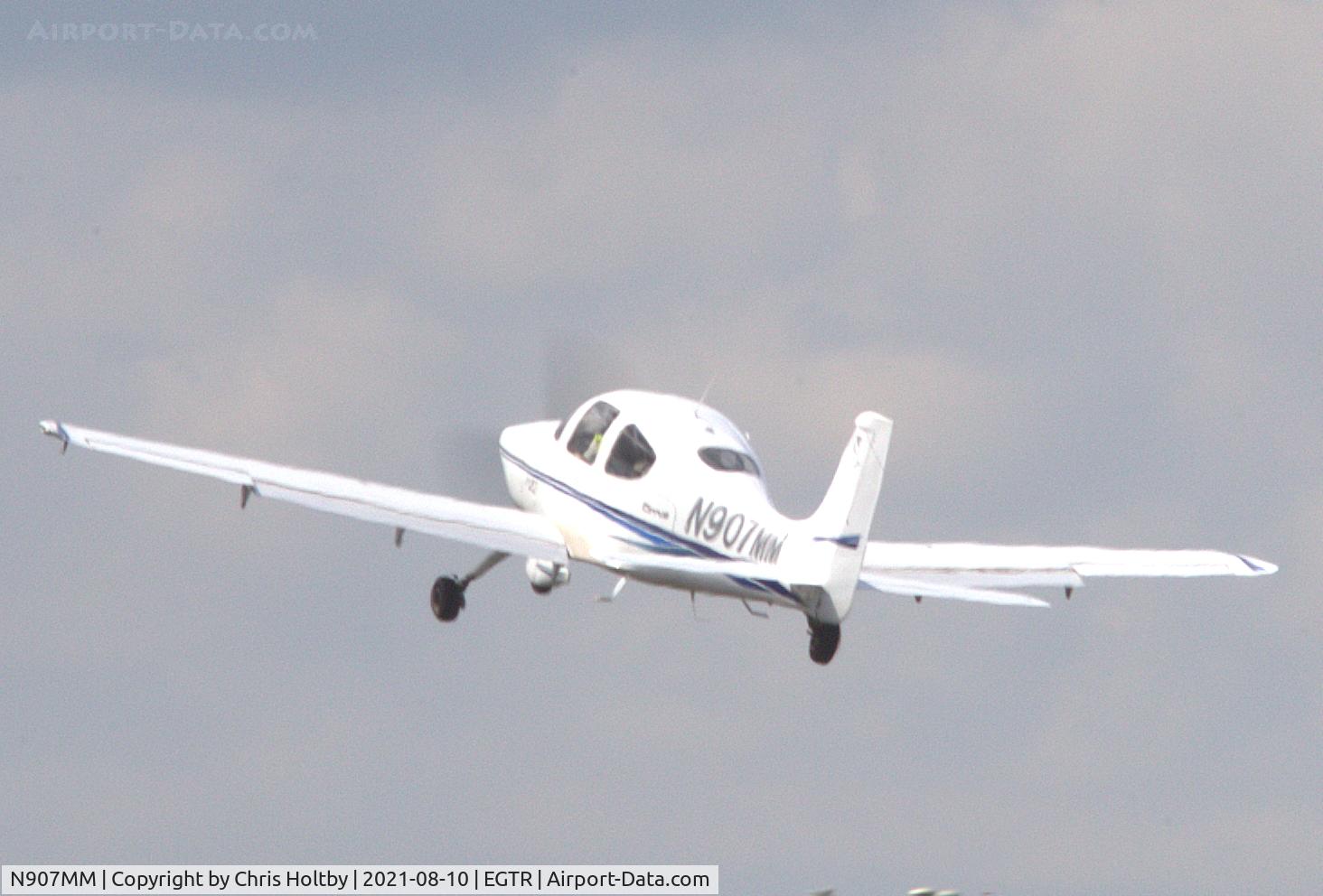 N907MM, 2003 Cirrus SR20 C/N 1270, Taking off from Elstree