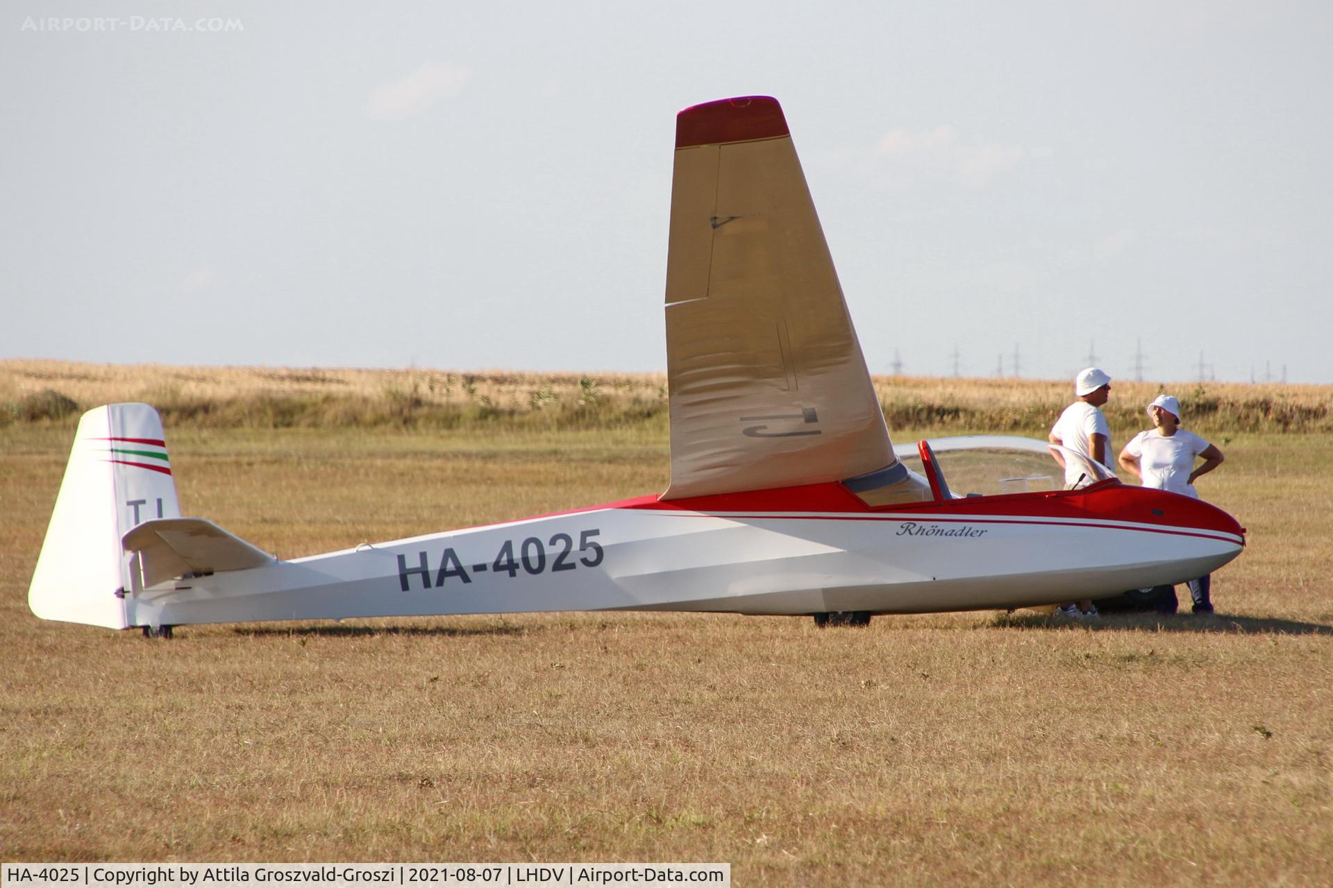 HA-4025, 1959 Schleicher Ka-7 Rhonadler C/N 501, LHDV - Dunaújváros-Kisapostag Airport, Hungary