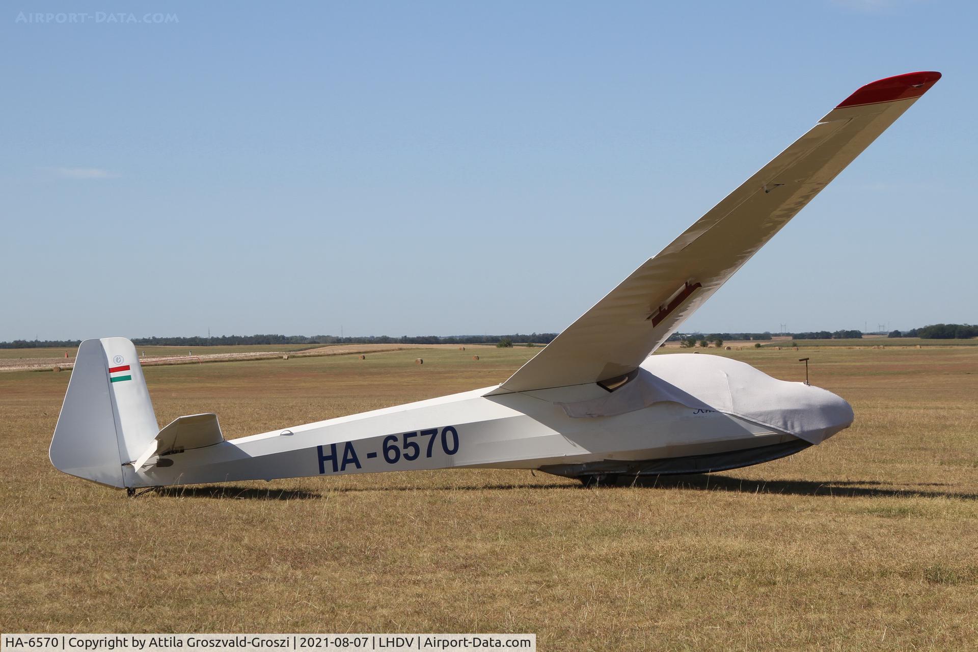 HA-6570, 1957 Schleicher Ka-7 Rhonadler C/N 283, LHDV - Dunaújváros-Kisapostag Airport, Hungary