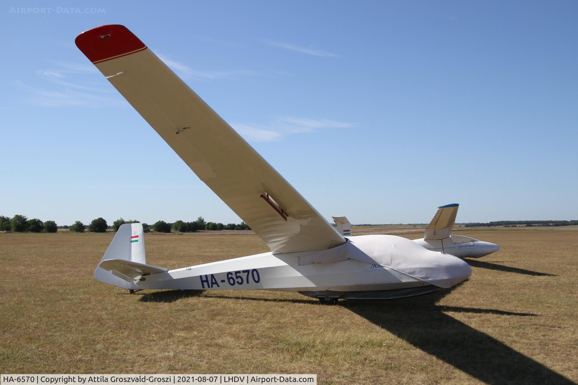HA-6570, 1957 Schleicher Ka-7 Rhonadler C/N 283, LHDV - Dunaújváros-Kisapostag Airport, Hungary