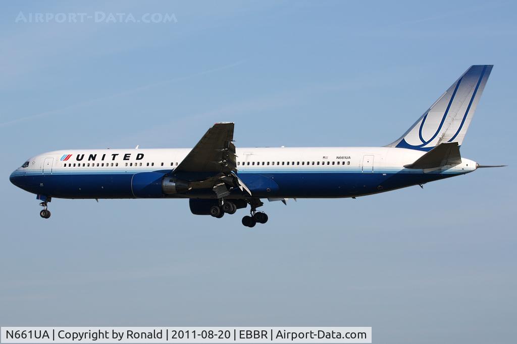 N661UA, 1993 Boeing 767-322 C/N 27158, at bru
