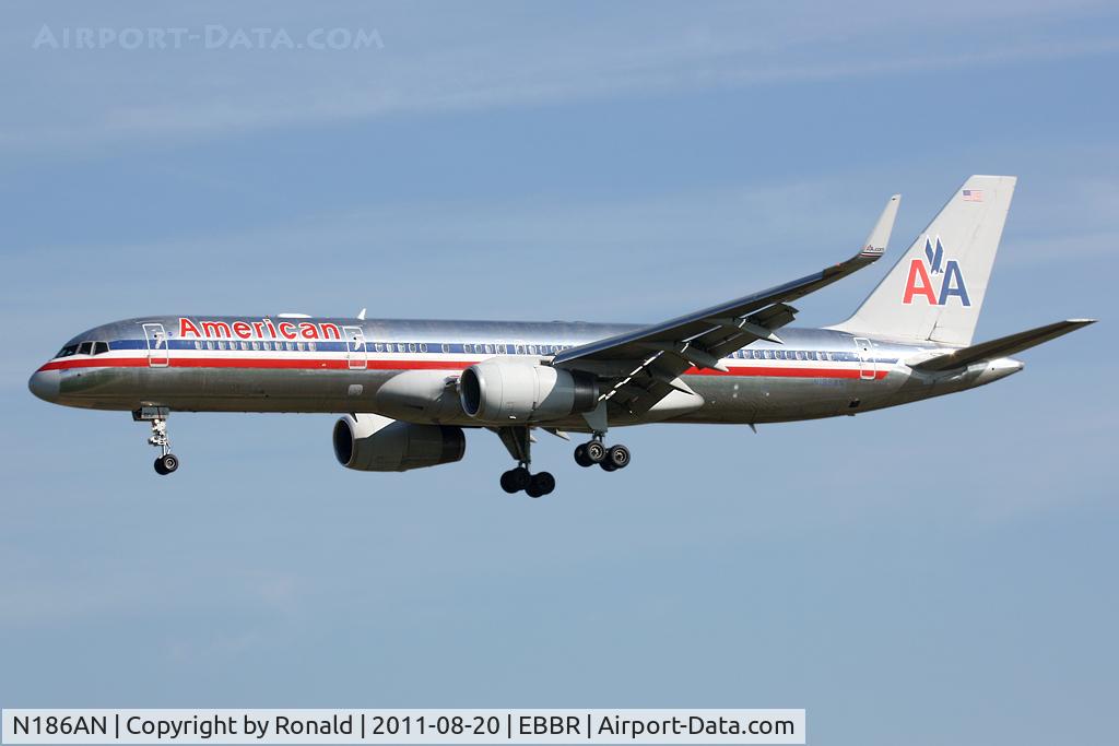 N186AN, 2001 Boeing 757-223 C/N 32380, at bru